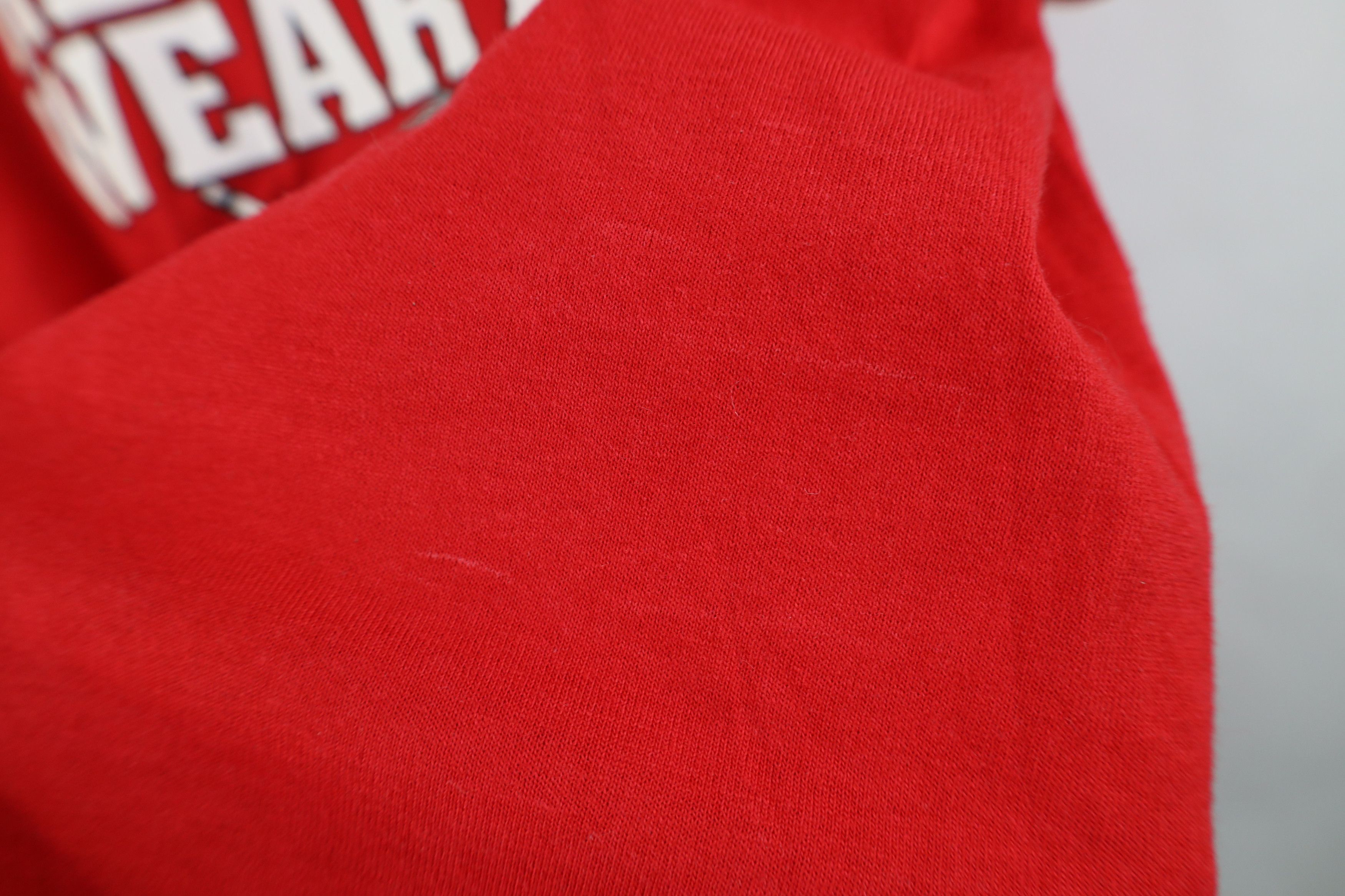 Vintage Vintage 90s Men Wear Red Detroit Red Wings Hockey T-Shirt Size US L / EU 52-54 / 3 - 6 Thumbnail