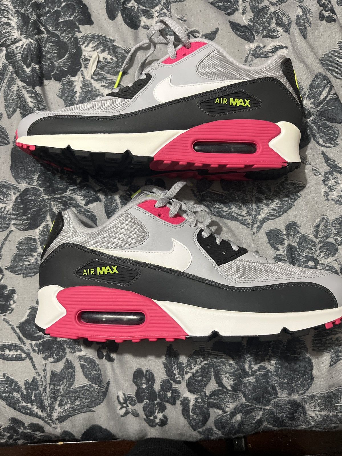 Nike Air max 90 wolf grey /white rush pink Size US 10 / EU 43 - 7 Thumbnail