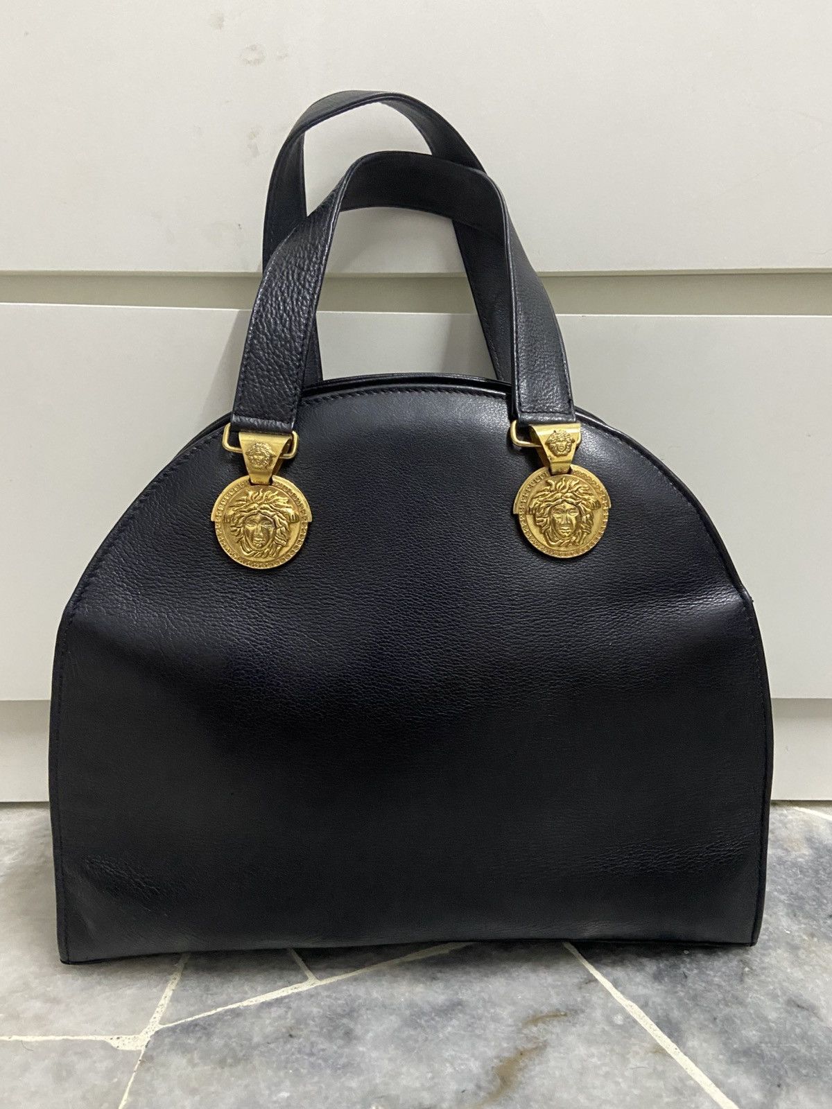 Versace GIANNI VERSACE Black Leather Handbag With gold La Medusa Bag Size ONE SIZE - 1 Thumbnail