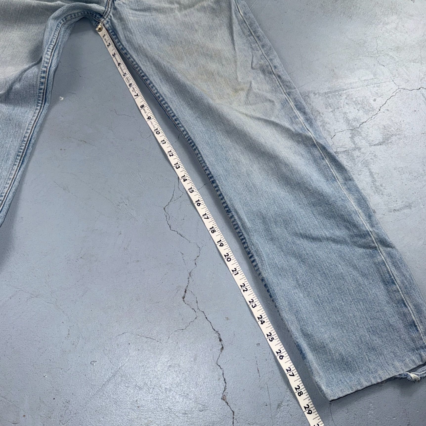 Levi's VINTAGE Levi's 501 Jeans 90s Straight Leg Light Wash Blue 30x29 Mens Size US 30 / EU 46 - 6 Thumbnail