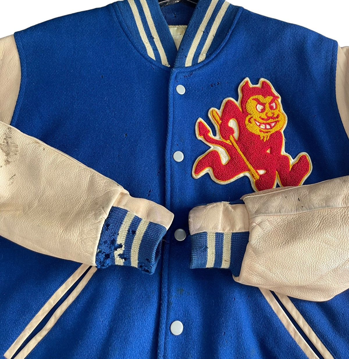 NBA 80s Vintage Distressed Chaminade Basketball Team Honolulu Size US L / EU 52-54 / 3 - 7 Thumbnail