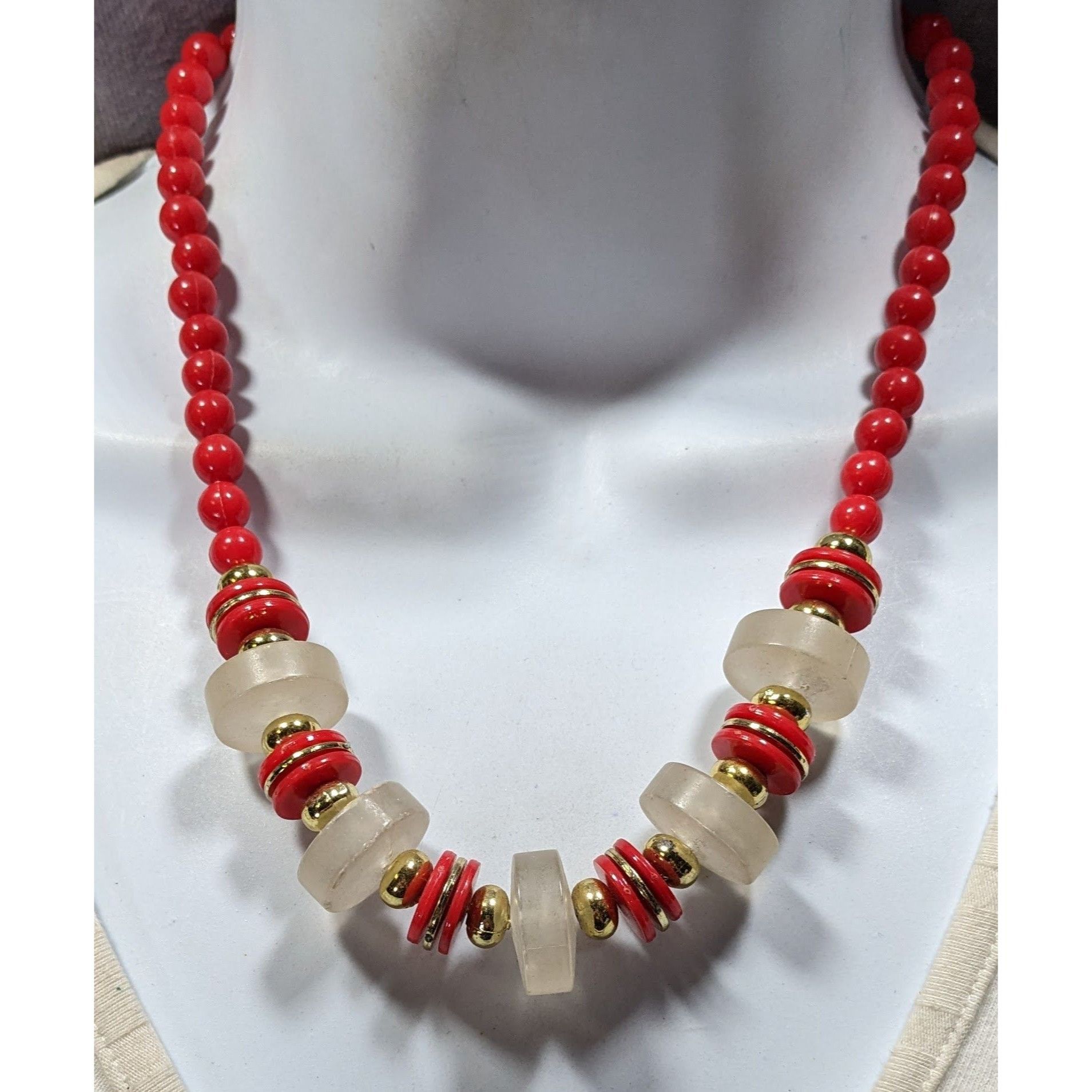 Other Vintage Retro Red Beaded Necklace W/ Frosted Clear & Gold To Size ONE SIZE - 4 Thumbnail
