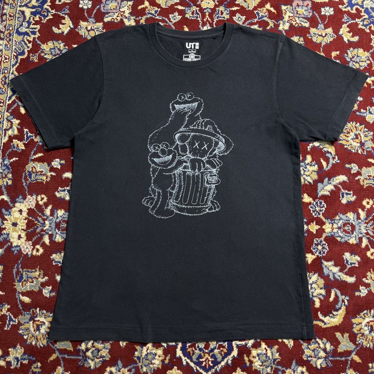 Kaws Sesame street Uniqlo Elmo Cookie monster art artist