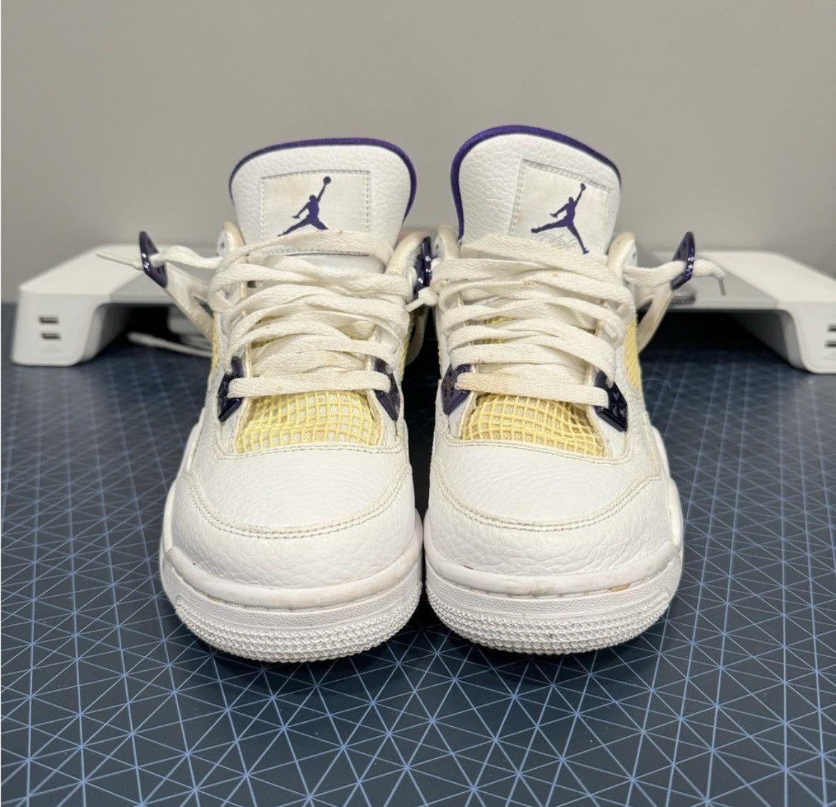 Jordan Brand Jordan 4 GS Purple Metallic Size US 7 / EU 40 - 2 Thumbnail