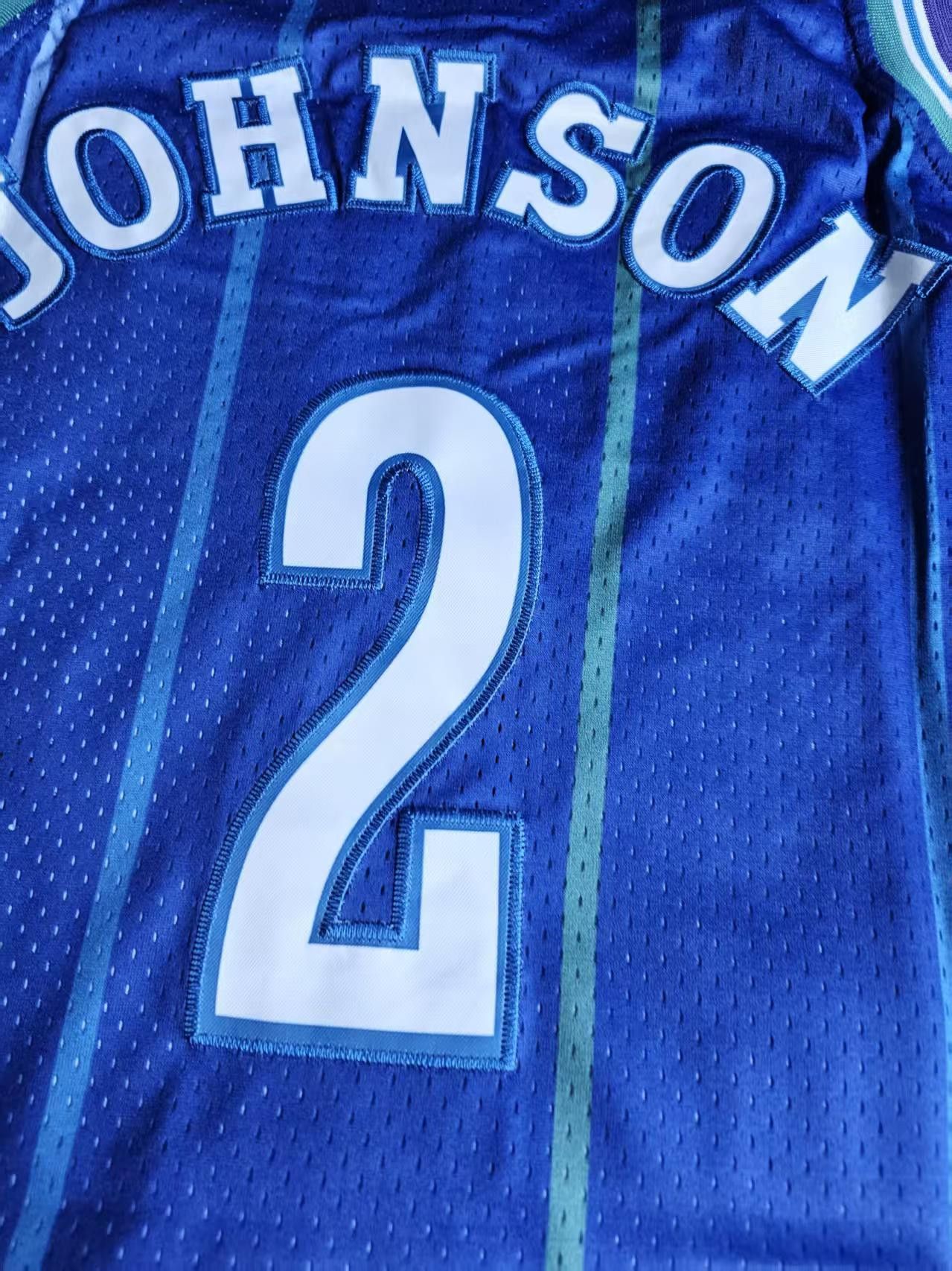 NBA 1994 95 Hornets 2 Larry Johnson Jersey Size US M / EU 48-50 / 2 - 3 Thumbnail