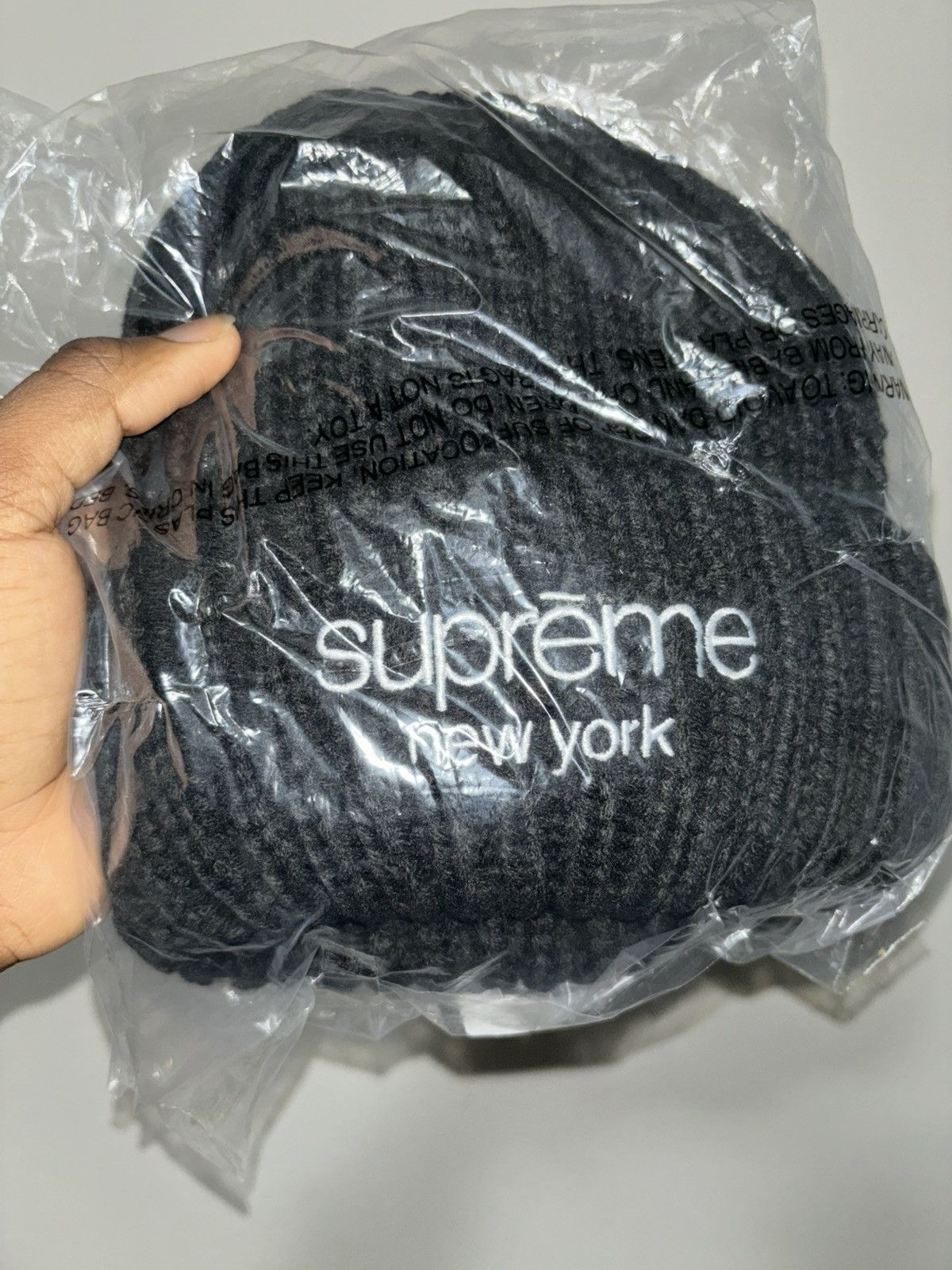 New Era × Supreme Supreme Classic Logo Chunky Ribbed Beanie FW23 Size ONE SIZE - 2 Thumbnail