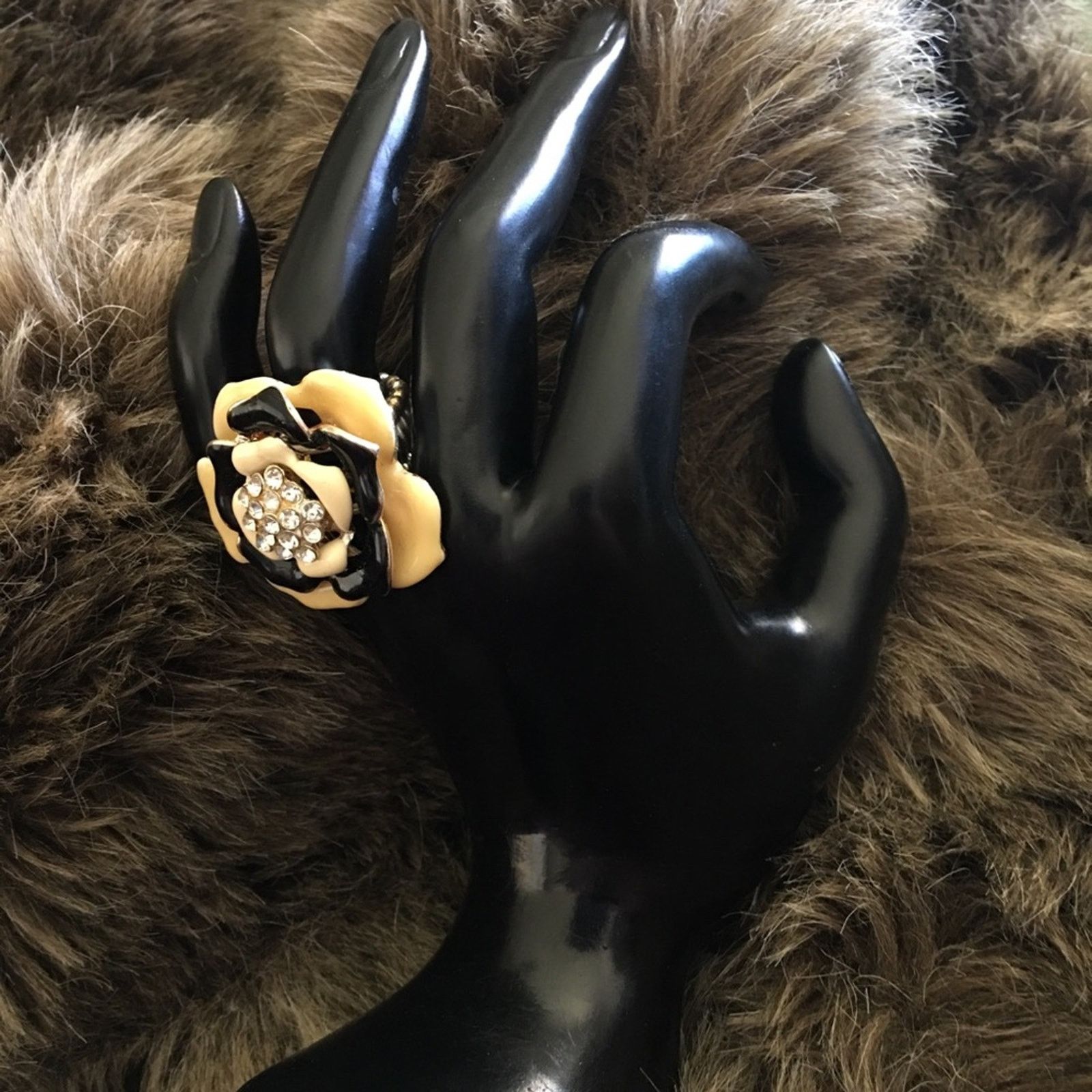 Jewelry Black and cream rhinestone flower stretch ring Size ONE SIZE - 2 Thumbnail