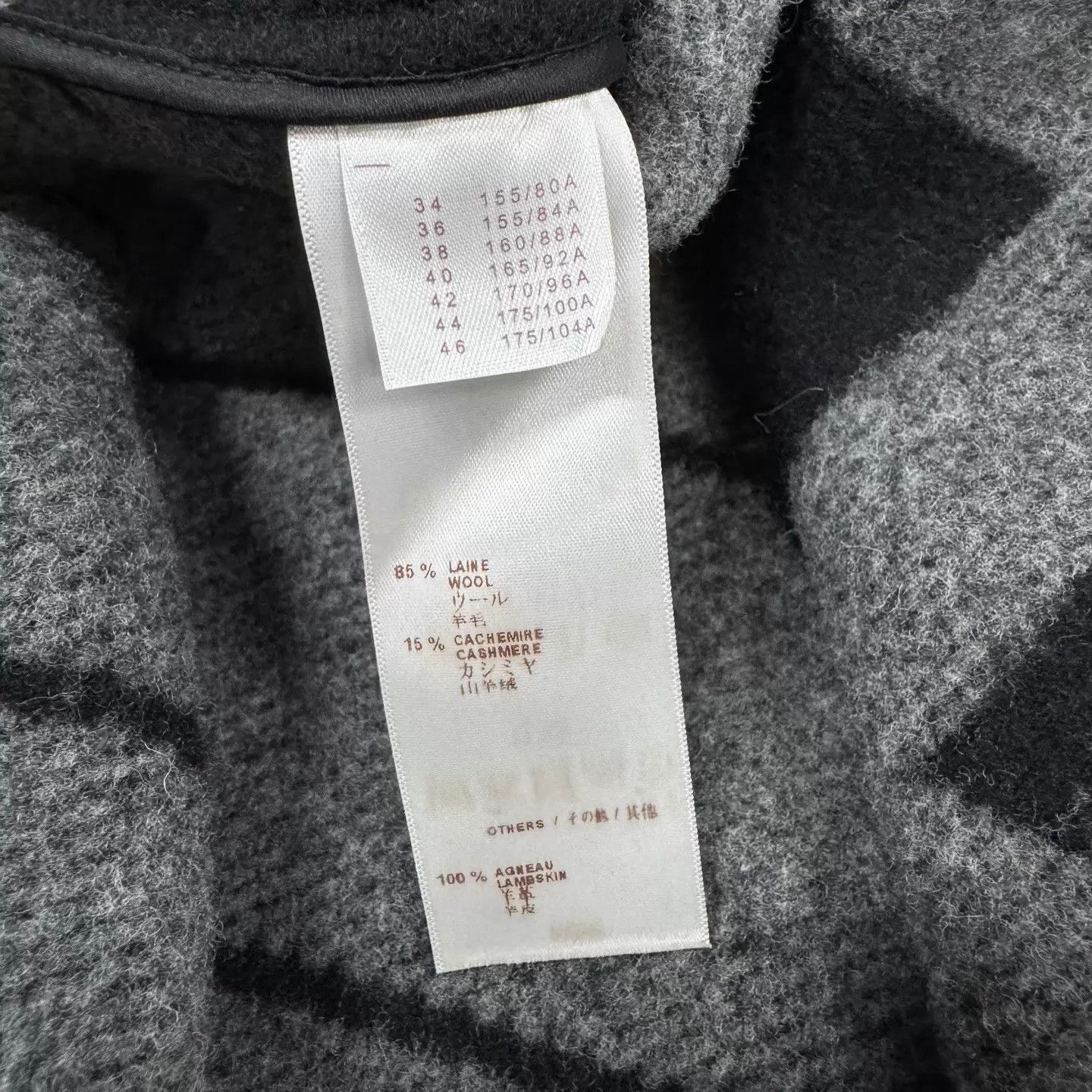Louis Vuitton Louis Vuitton Cashmere Geometric Big Logo Cape 36 99 New Size XS / US 0-2 / IT 36-38 - 7 Thumbnail