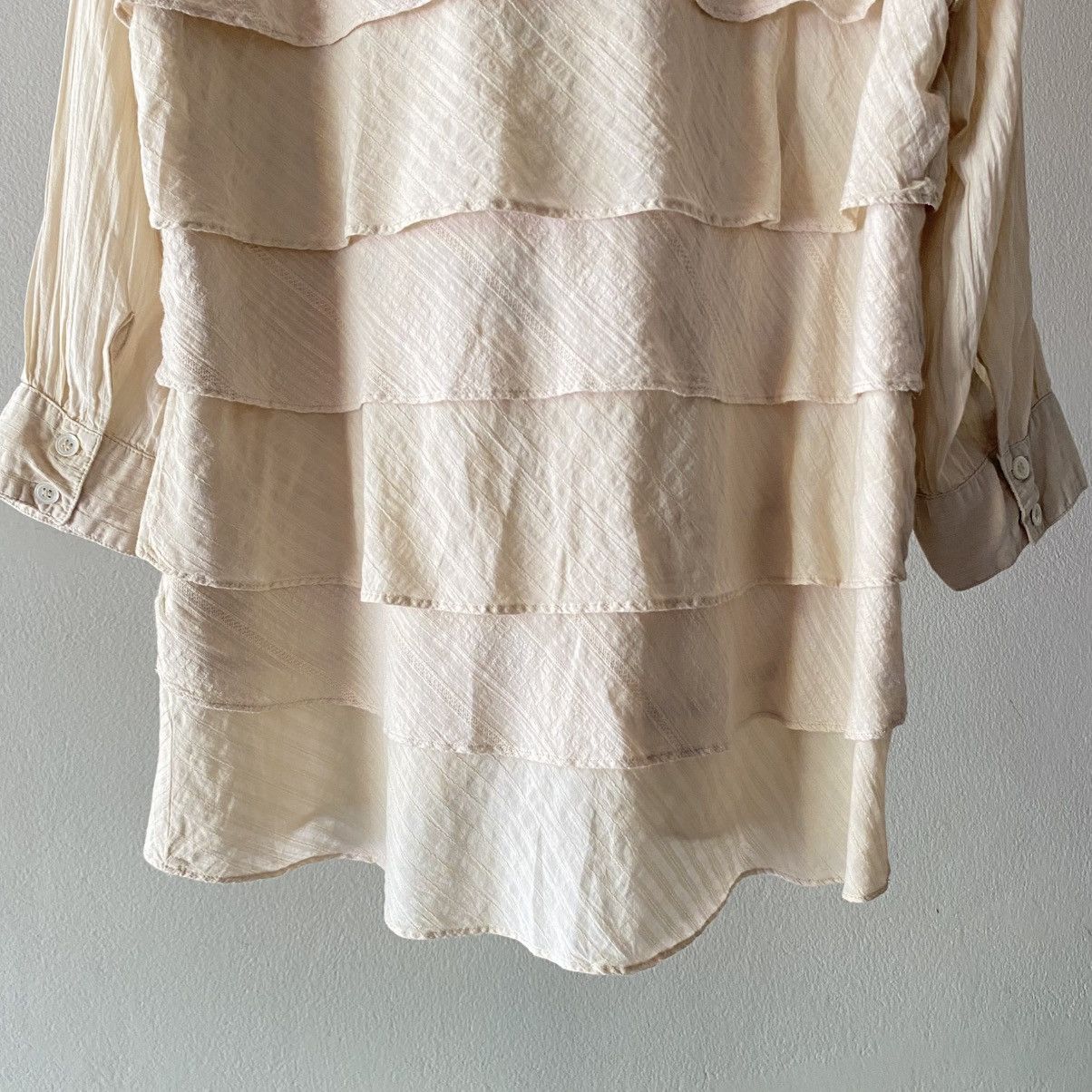 Designer × Japanese Brand A.T Ivory Tiered Ruffle Blouse Size L / US 10 / IT 46 - 11 Thumbnail