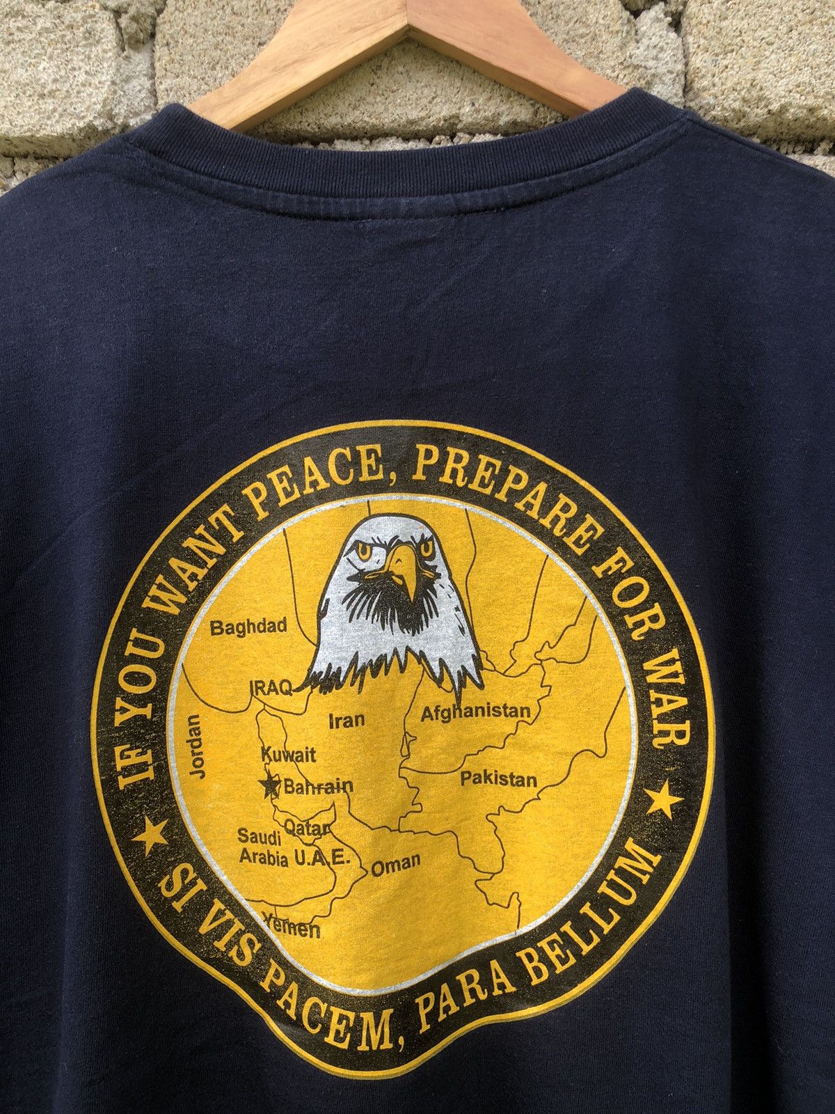 Avirex Vintage Operation Vigilant Marines MSS-3 DET Bahrain Tee Size US XL / EU 56 / 4 - 4 Thumbnail