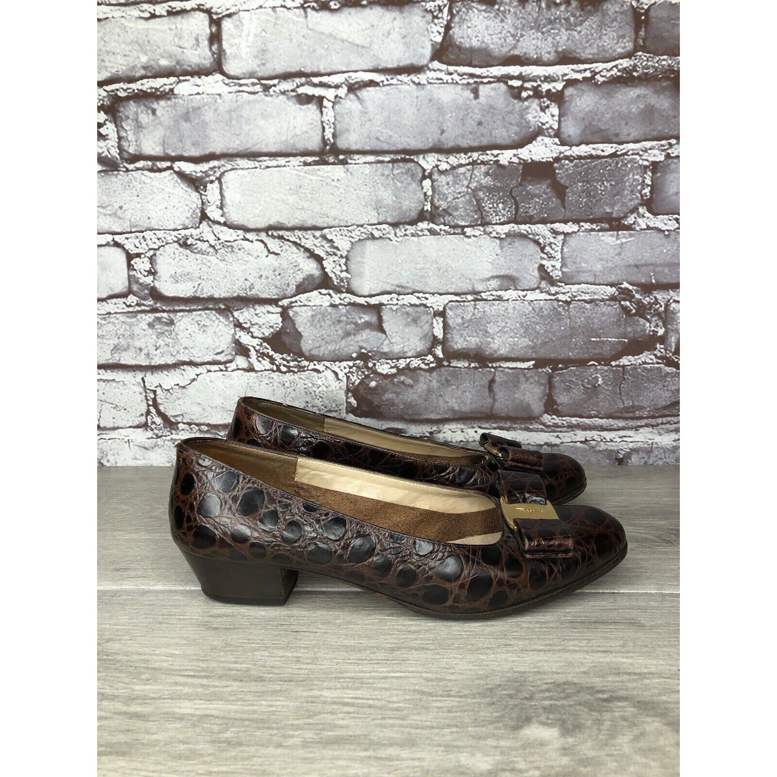 Salvatore Ferragamo Salvatore Ferragamo Vara Brown Leather Croc Embossed Bow Hee Size US 5.5 / IT 35.5 - 20 Thumbnail