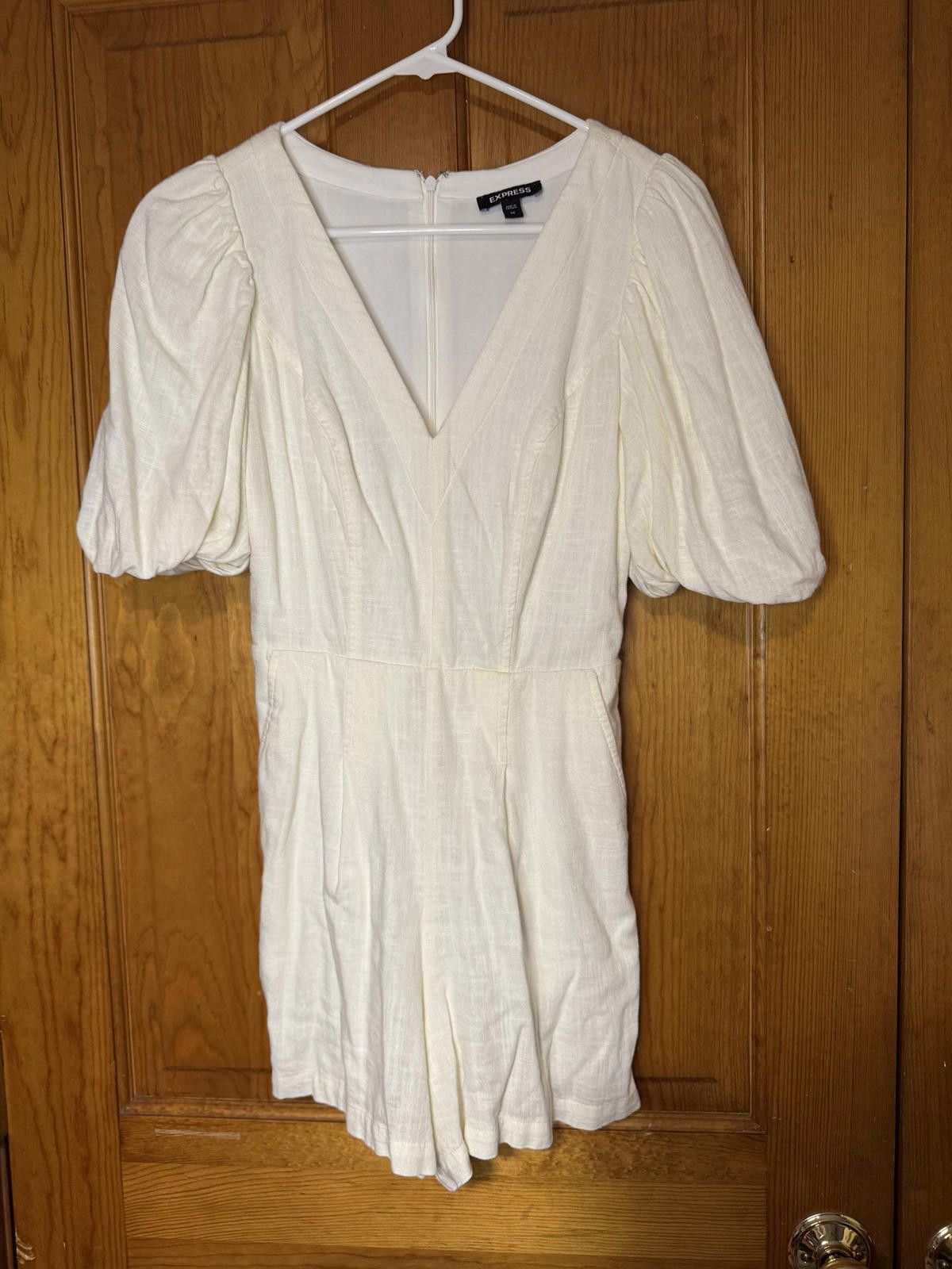 Express Express White Puff Sleeve Romper Size 26" / US 2 / IT 38 - 1 Thumbnail