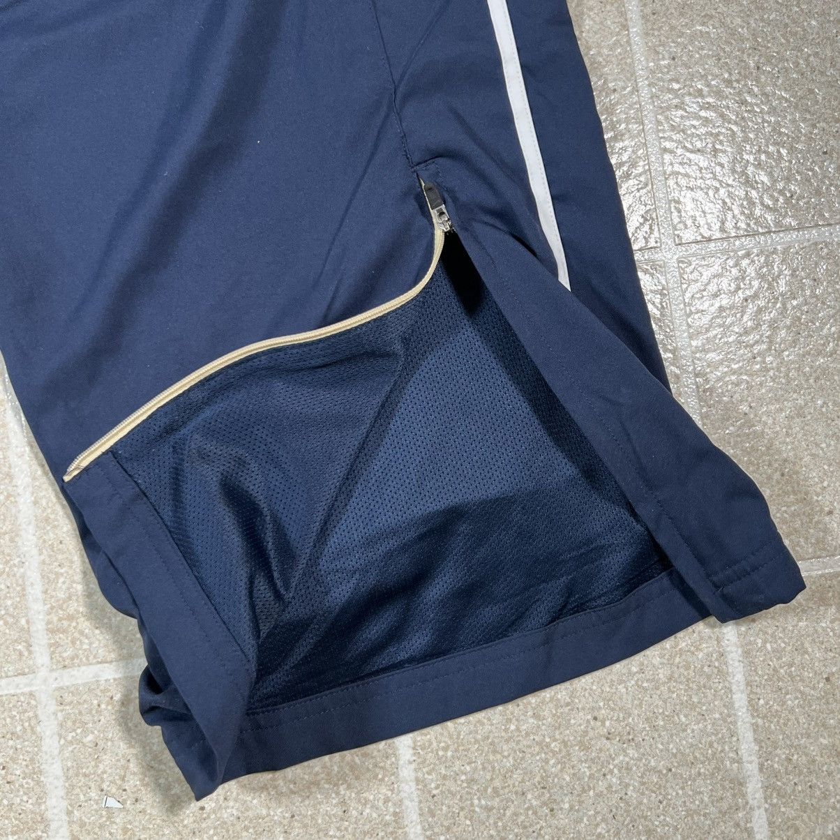 Nike Vintage Y2K Nike Mens 2XL Navy Windbreaker Track Pants Baggy Size US 31 - 5 Thumbnail