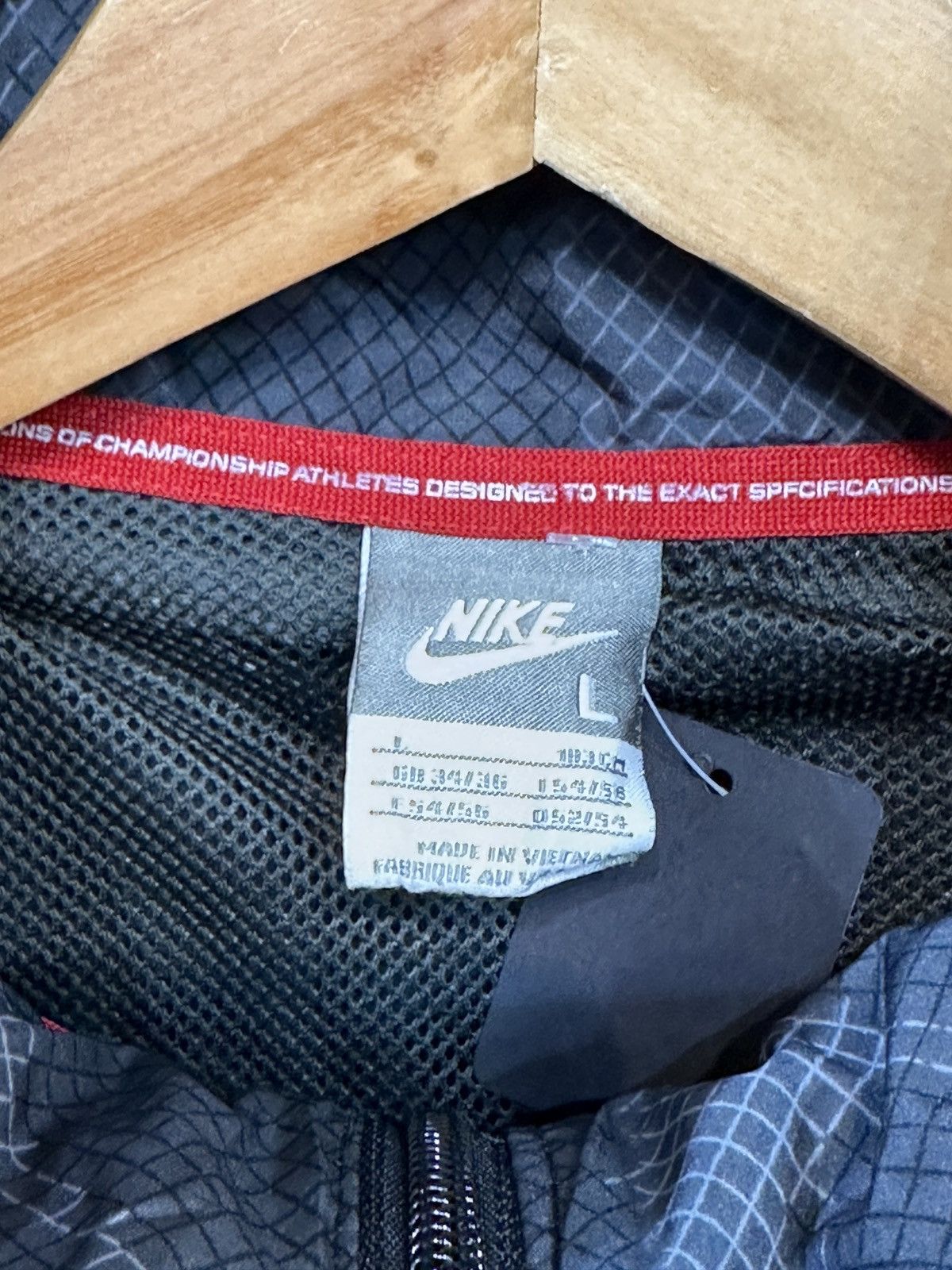 Nike Vintage Nike Air Max LTD Series 00's Full-Zip Jacket Size US L / EU 52-54 / 3 - 9 Thumbnail