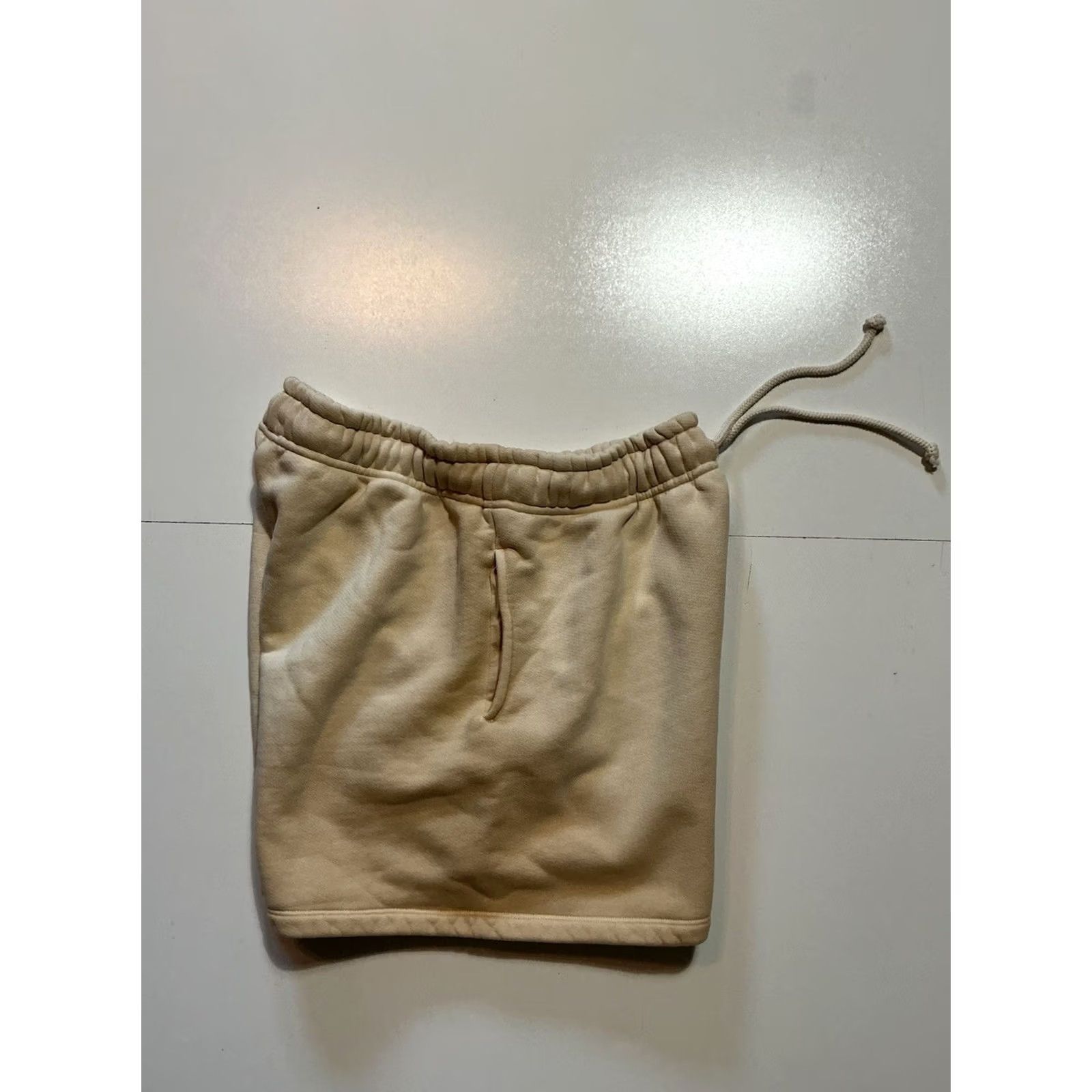 Rains Ryoko Rain Butterfly Beige Red Graphic 5” Inseam Heavyweight Sweat Shorts XL Mens Beige 5” Inseam Graphic Butterfly Size US 36 / EU 52 - 4 Thumbnail