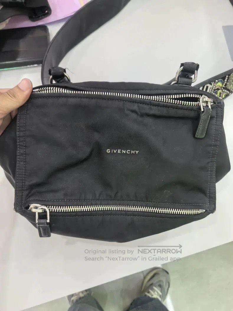 Givenchy Givenchy Crossbody Bag with Strap. Size ONE SIZE - 4 Thumbnail