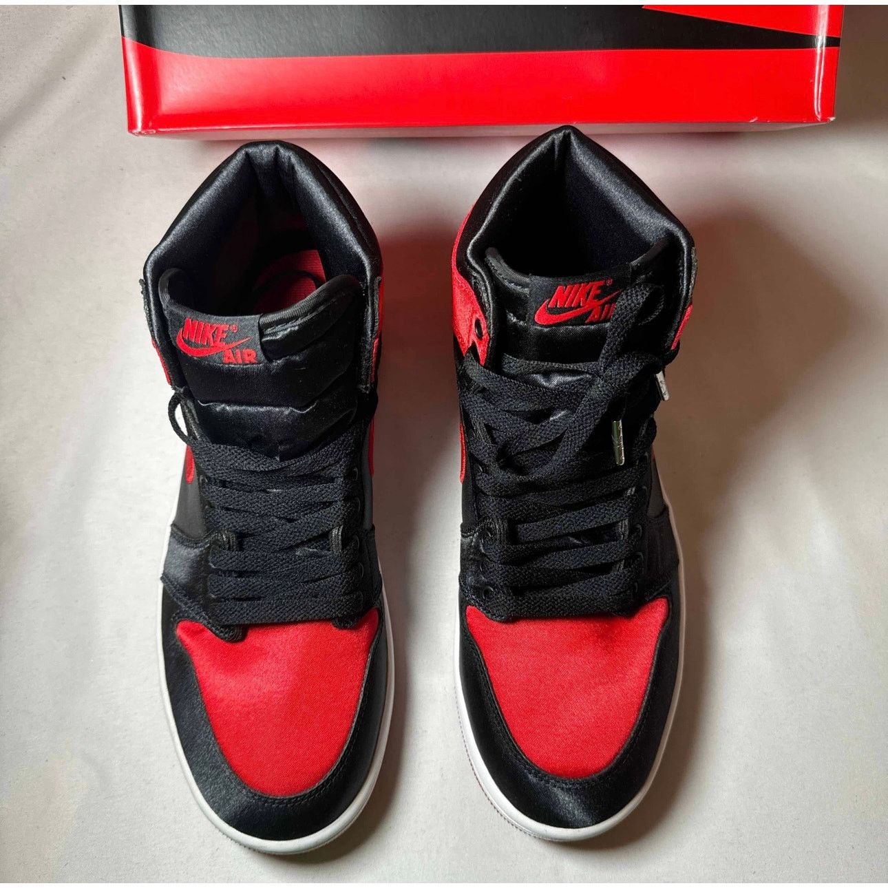 Jordan Brand × Nike Size 9 - Wmns Air Jordan 1 Retro High OG Satin Bred 2023 Size US 9 / IT 39 - 4 Thumbnail