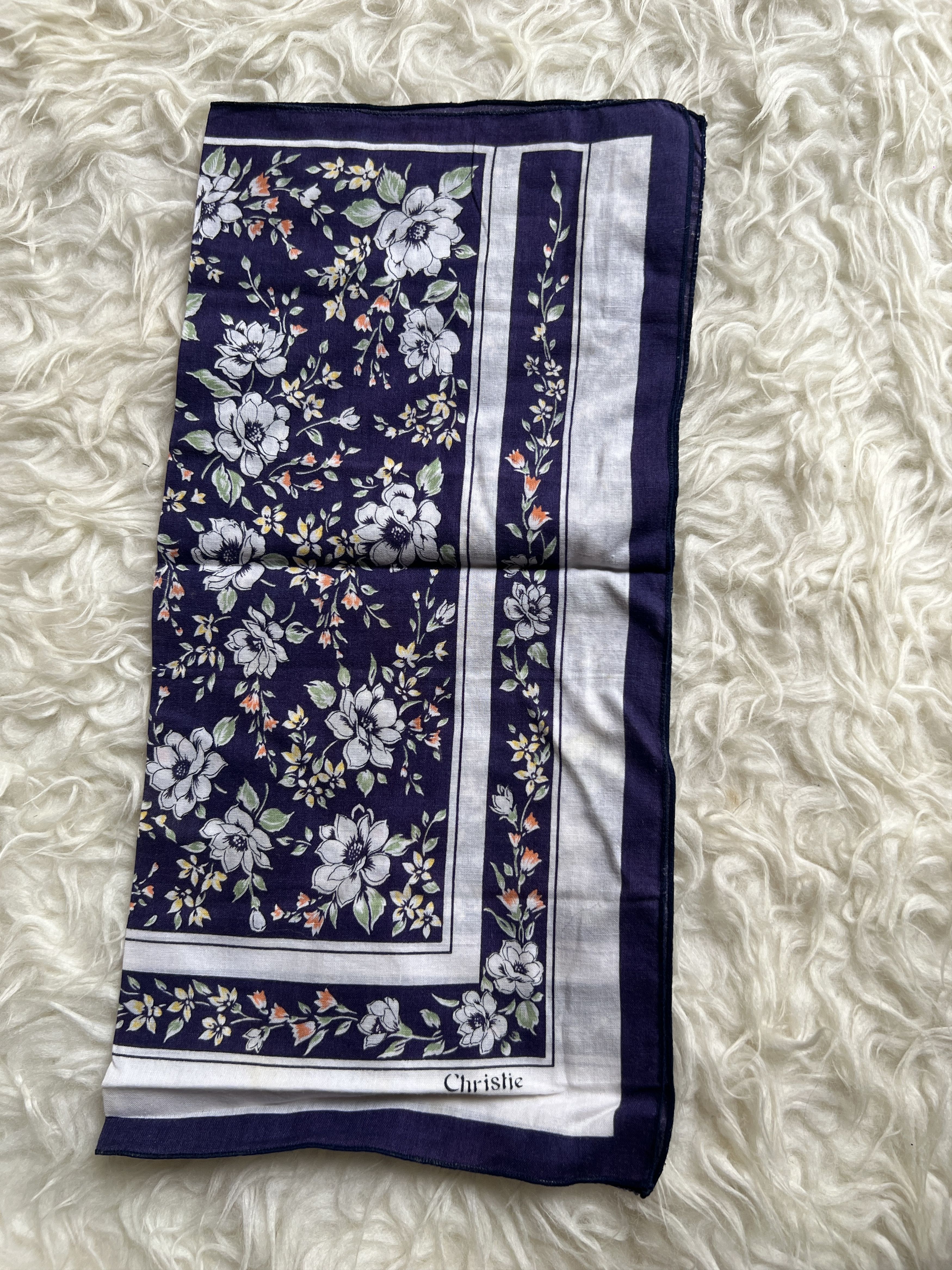 Other Handkerchief Size ONE SIZE - 3 Thumbnail