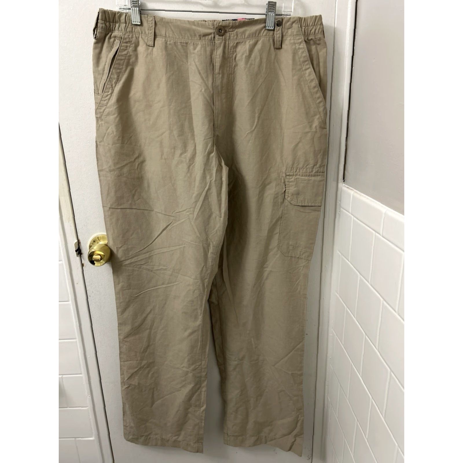 Lands' End Lands' End Pants Mens 36x32 Tan Field Khaki Cargo Traditional Fit YKK Trousers Cargo Pants Beige Men Medium? Size US 36 / EU 52 - 2 Thumbnail
