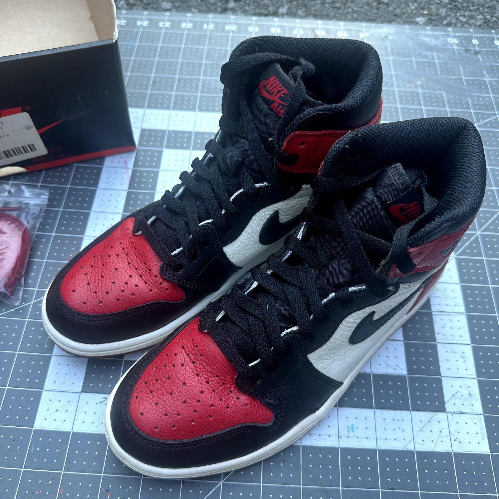 Jordan Brand Jordan 1 'Bred Toe' Size US 8 / EU 41 - 2 Thumbnail