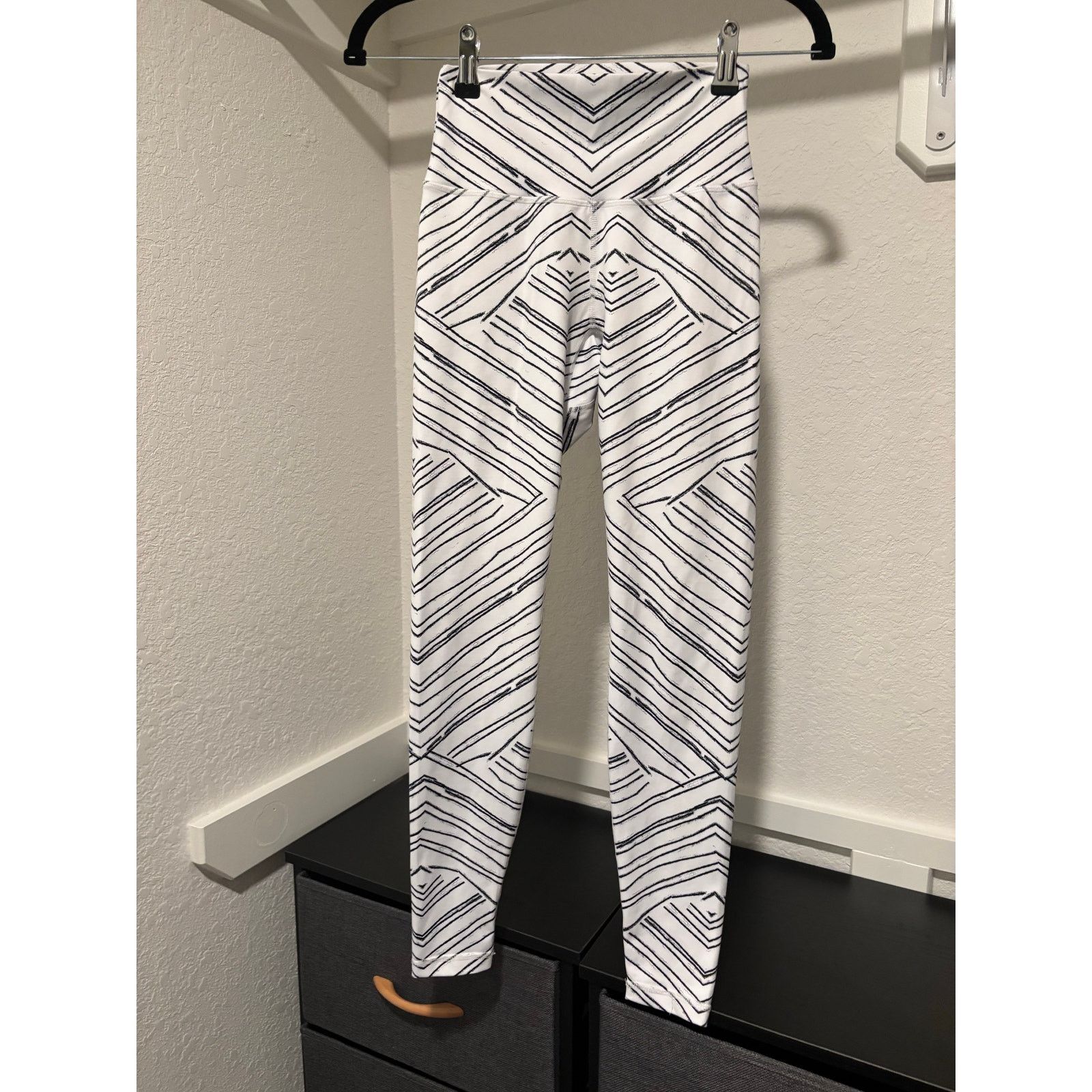 BluffWorks NWOT BuffBunny Slay Leggings Zebra Sz XS Size 27" / US 4 / IT 40 - 3 Thumbnail