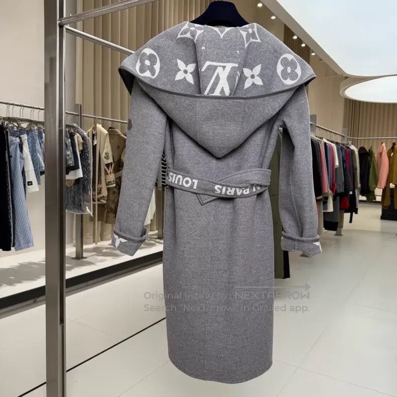 Louis Vuitton Louis Vuitton Grey big presbyopia long bathrobe coat Size XXS / US 00 / IT 34 - 2 Thumbnail