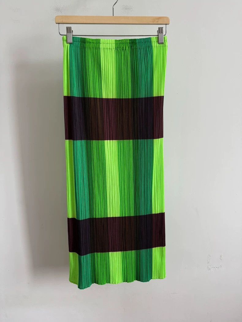 Issey Miyake issey miyake size:one size Green skirt 2506-Nextarrow Size 42" / US 20 - 1 Thumbnail