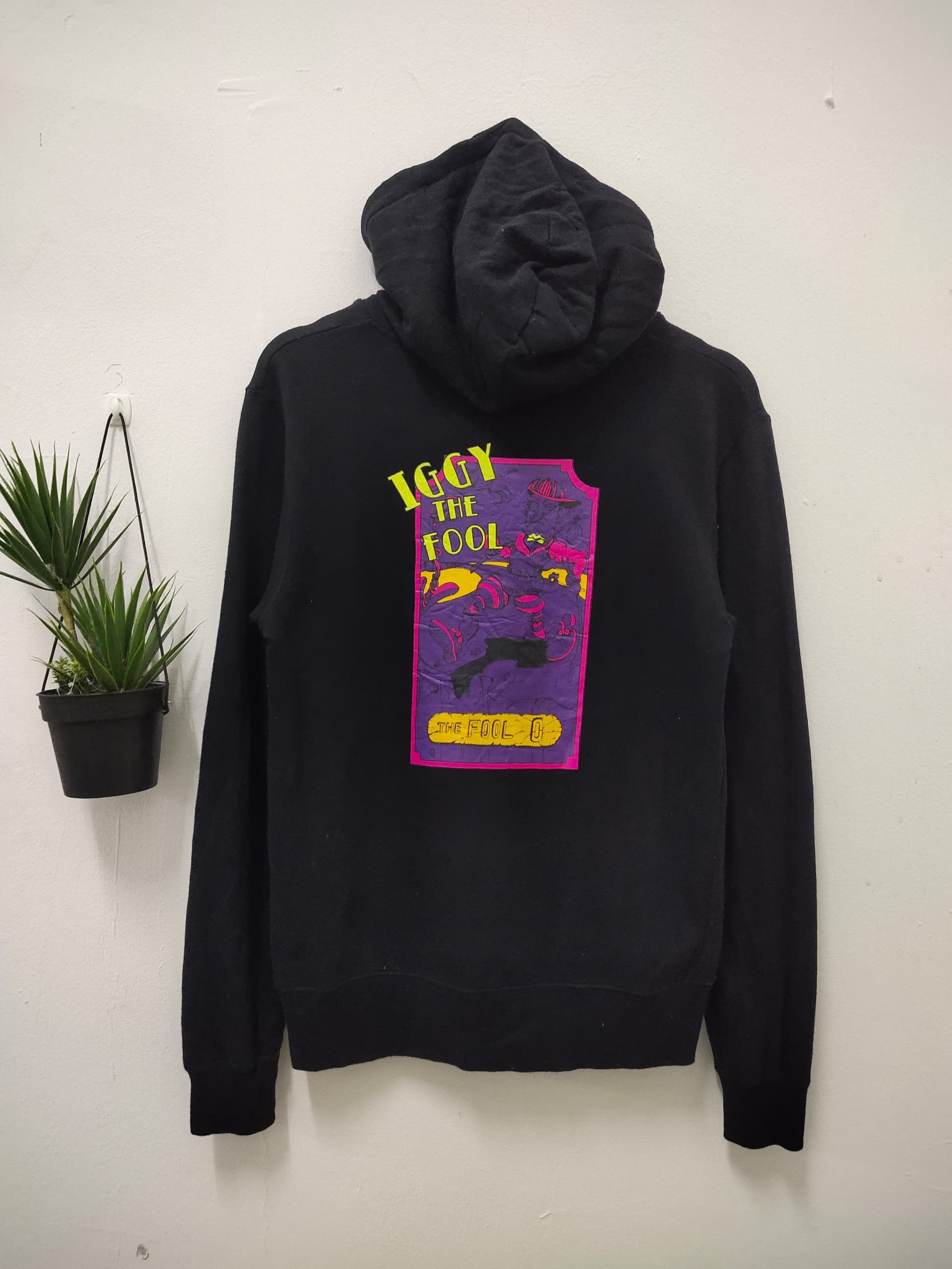 Anime VINTAGE IGGY THE FOOL JOJO BIZZARE ADVENTURE ANIME HOODIE Size US S / EU 44-46 / 1 - 6 Thumbnail