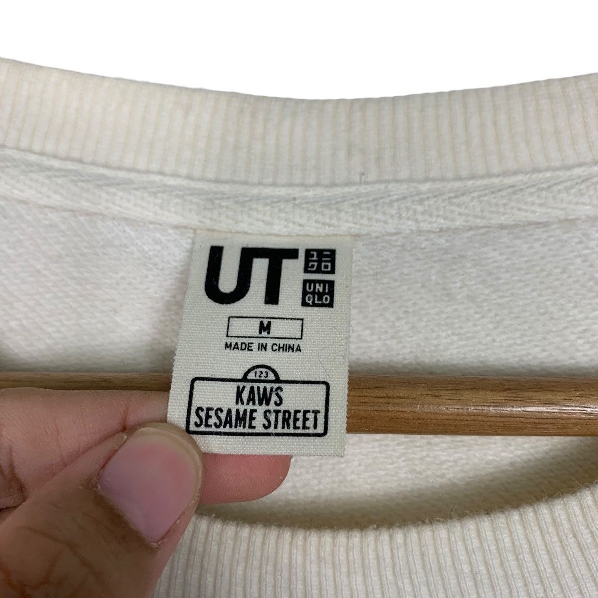 Kaws × Uniqlo UT X KAWS SESAME STREET Graphics Sweatshirt #1584-C71 Size US M / EU 48-50 / 2 - 11 Thumbnail