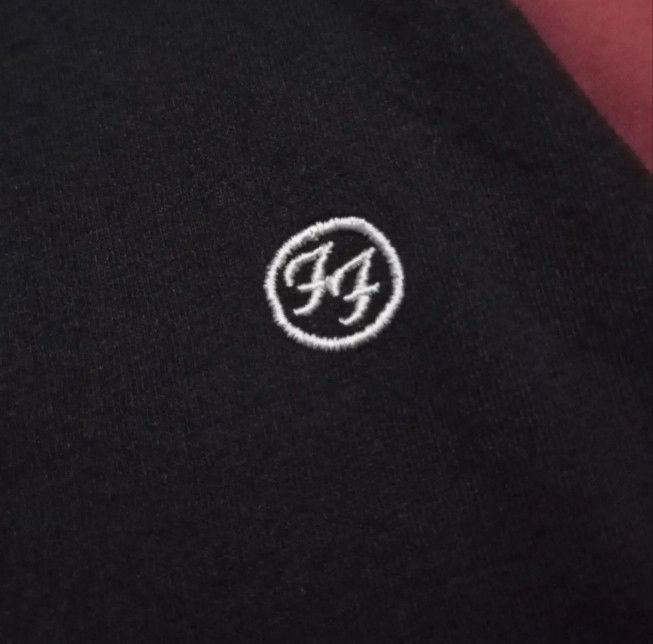 Uniqlo Combo 2pcs Foo Fighters 💥 Tshirt Band Size US M / EU 48-50 / 2 - 8 Thumbnail