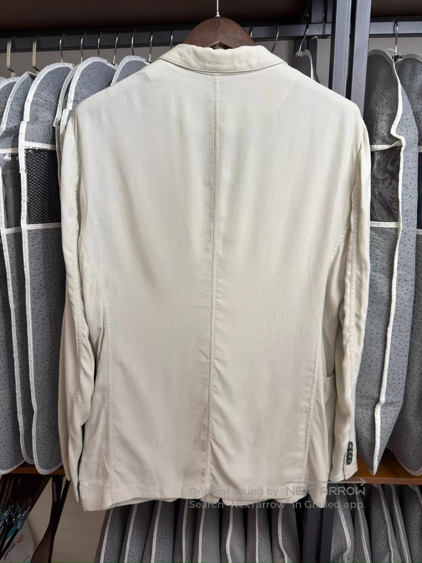 Giorgio Armani Beige Lightweight Button. Size US M / EU 48-50 / 2 - 2 Thumbnail