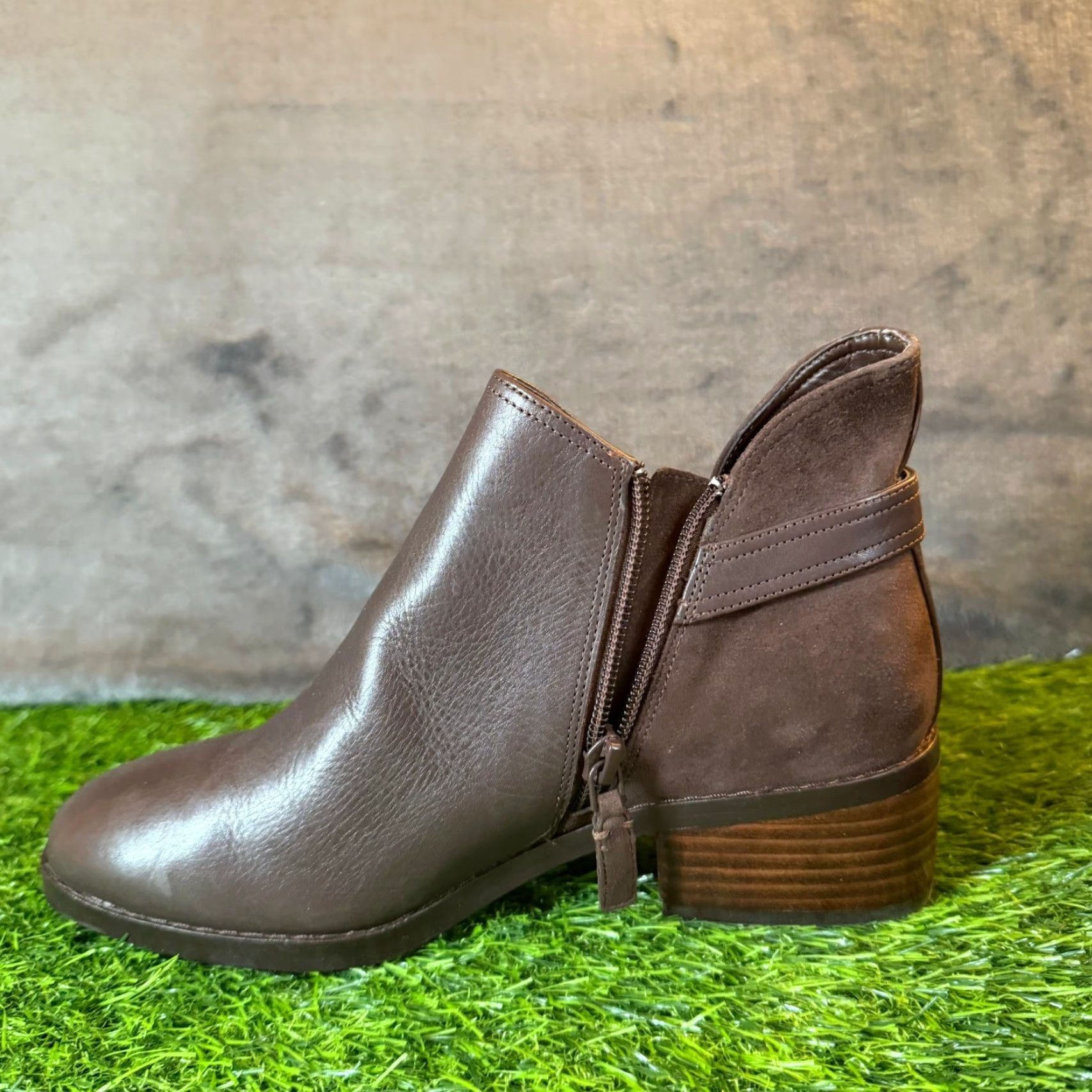 Cole Haan Cole Haan Signature Brown Leather Suede Ankle Boots Womens 6.5 B Buckle Zip Almond Toe Block Heel Bootie Size US 7 / IT 37 - 5 Thumbnail