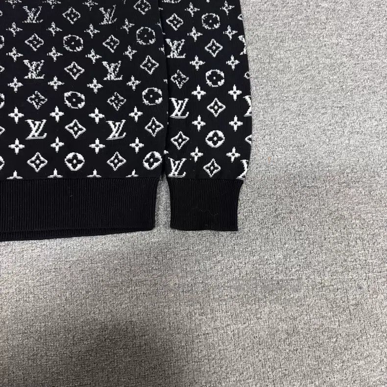 Louis Vuitton Louis Vuitton Presbyopic Gradient Logo Knit sweatshirt Size US L / EU 52-54 / 3 - 4 Thumbnail