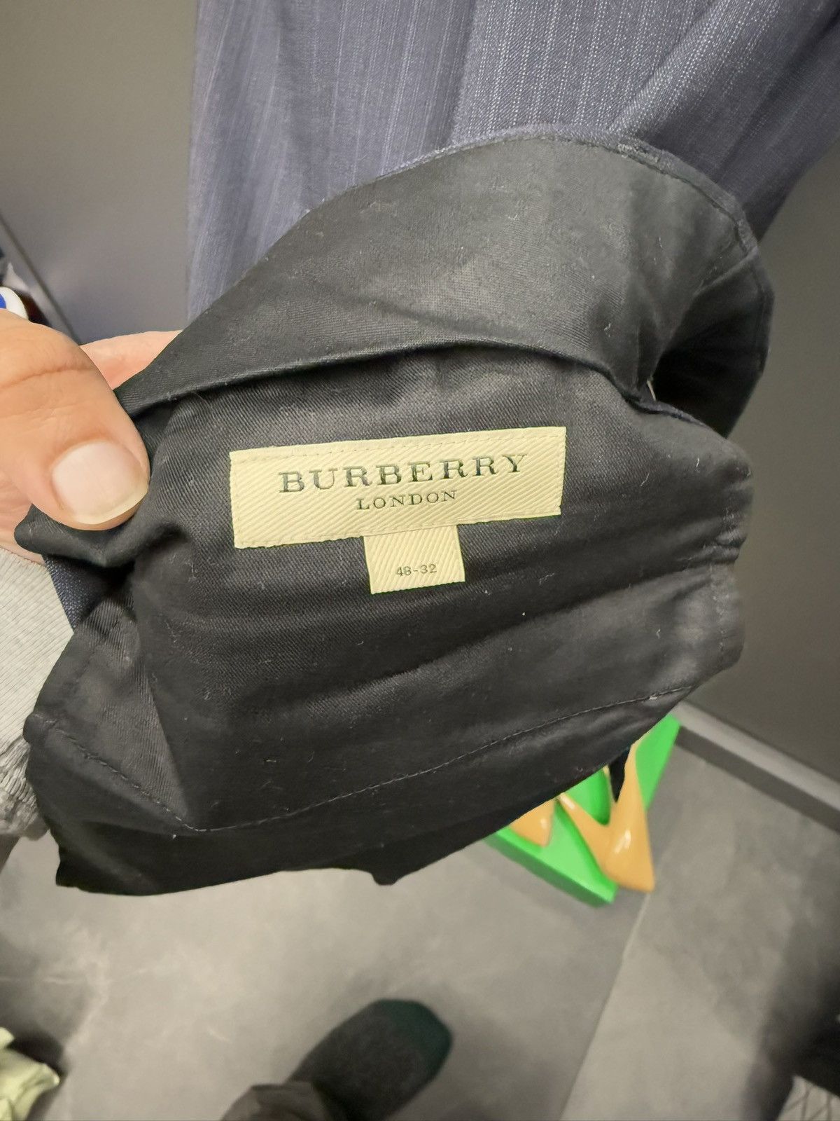 Burberry Burberry London Pinstripe Dress Pants Navy Blue 32 Size US 32 / EU 48 - 2 Thumbnail
