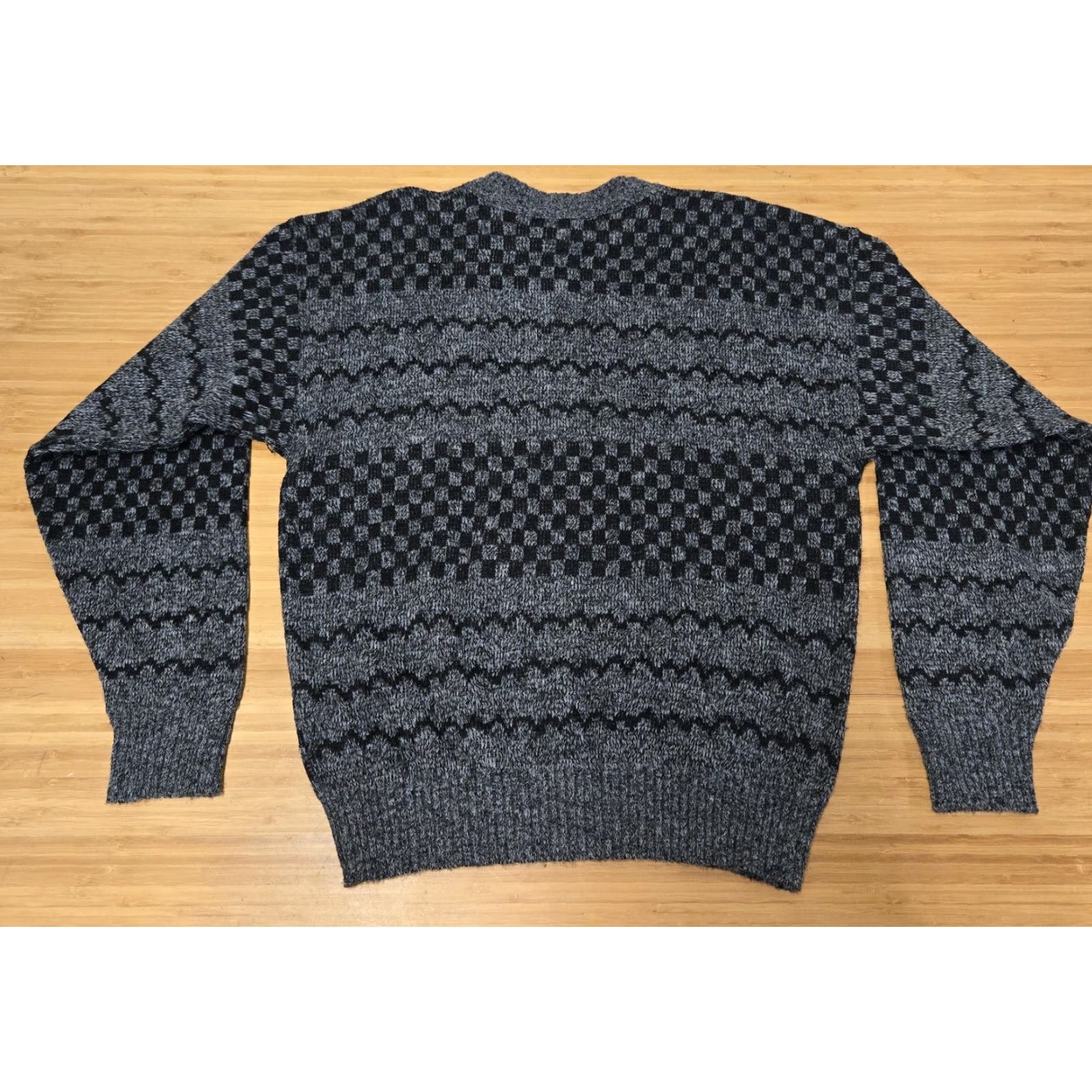 Vintage VINTAGE Le Tigre Sweater Mens XL Gray Black Crewneck Knit Made USA Geometric 90s Size US XL / EU 56 / 4 - 6 Thumbnail