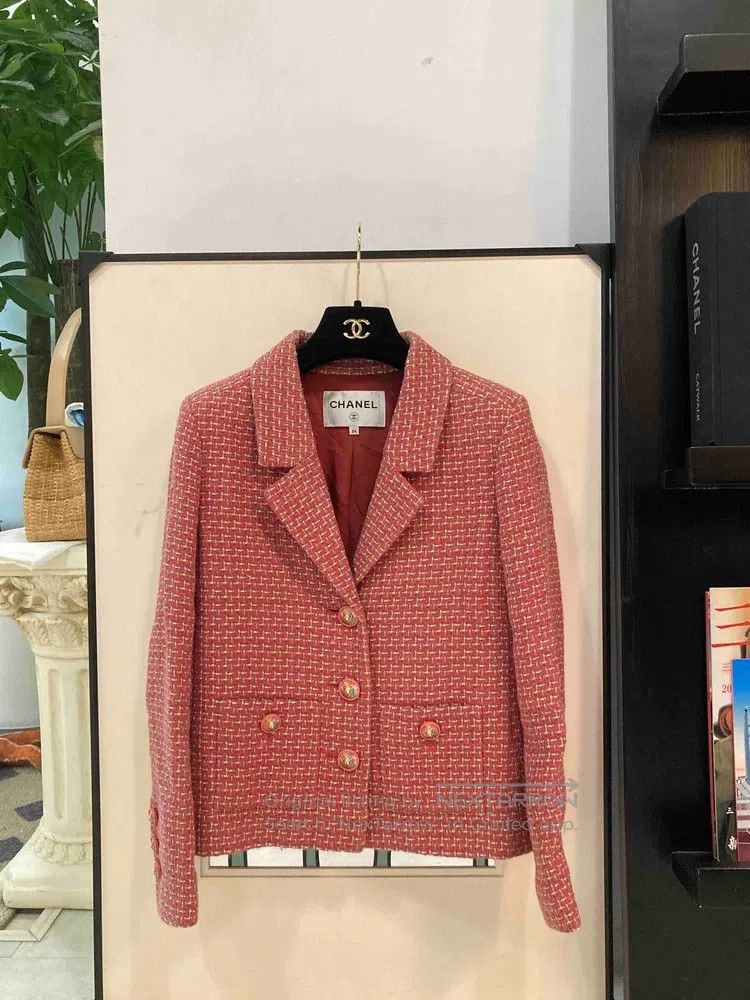 Chanel Chanel Pastel glitter lapel lion head button jacket Size XXS / US 00 / IT 34 - 1 Thumbnail
