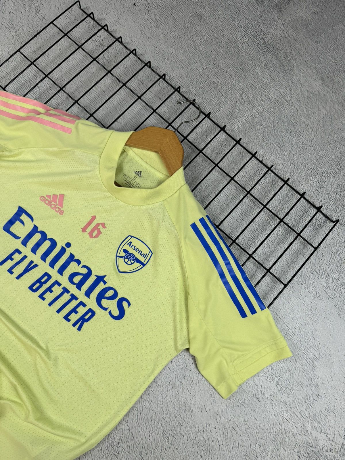 Adidas × Vintage Vintage Arsenal 2020 Adidas Pre match Jersey Blokcore S sz Size US S / EU 44-46 / 1 - 2 Thumbnail
