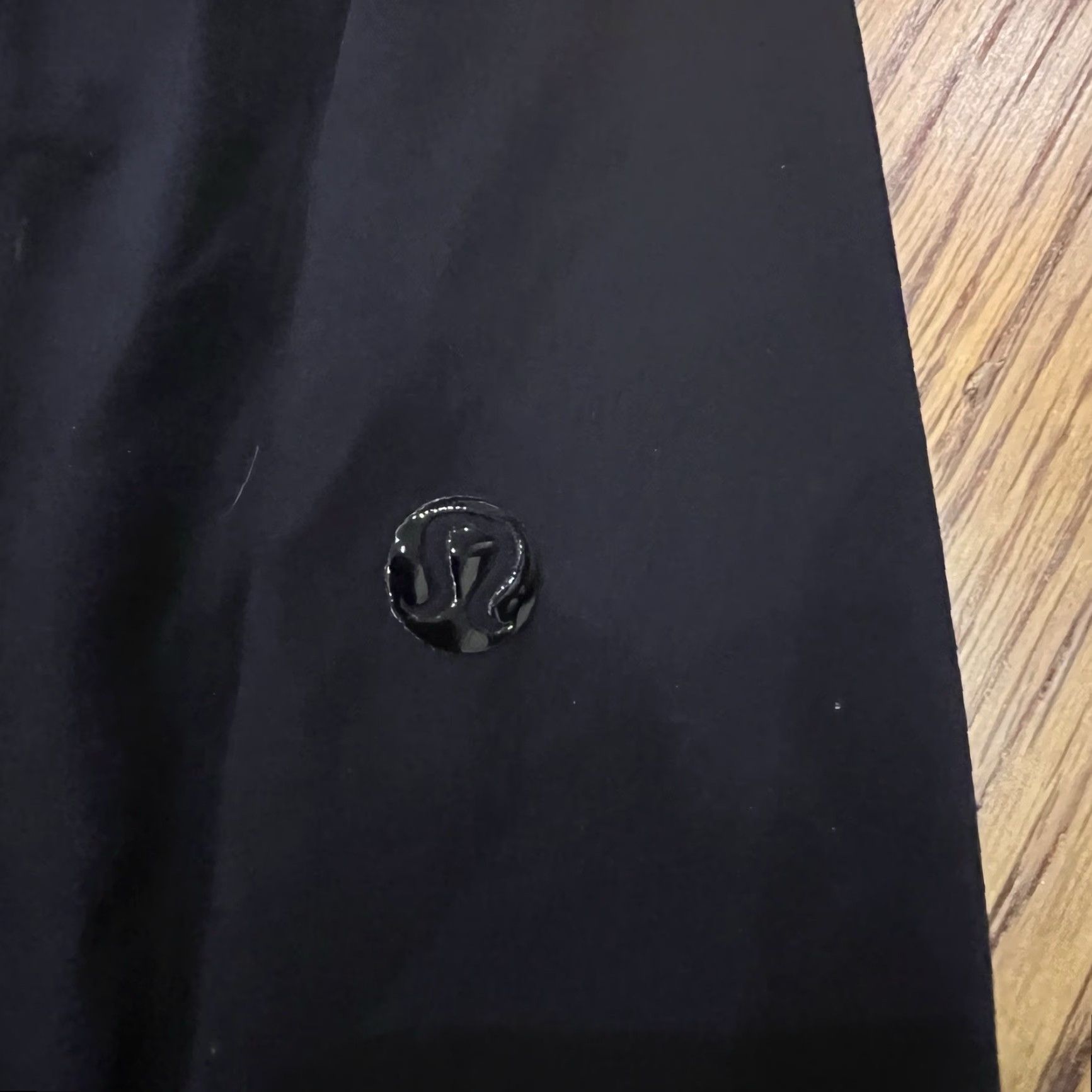 Lululemon Lululemon Athletica Men’s Kahuna Black Performance Loose Shorts LM7219S 32 Inseam 11 5-Pocket Chino Logo Size US 32 / EU 48 - 2 Thumbnail