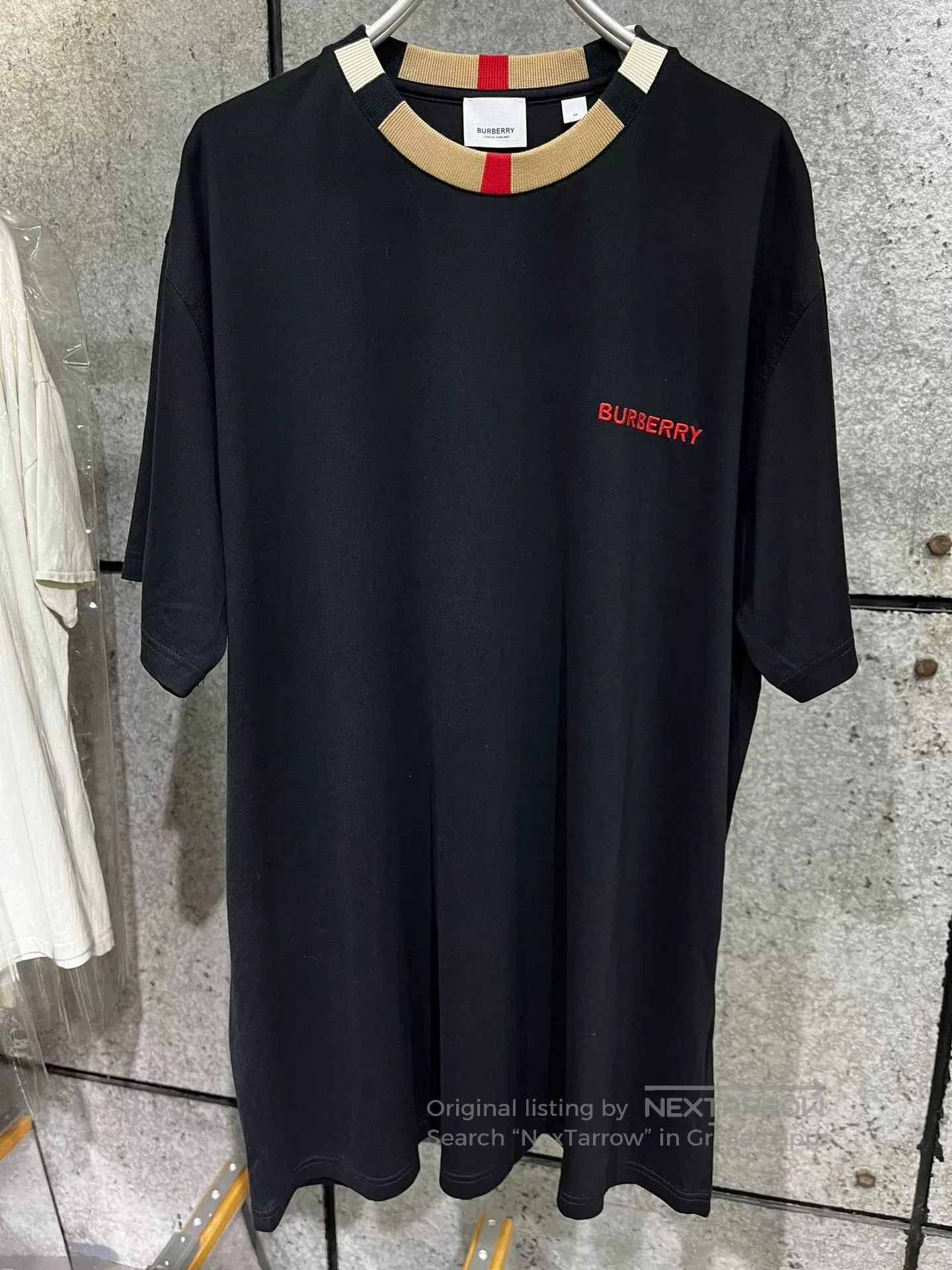 Burberry Burberry Black Short-Sleeve T-Shirt M. Size US M / EU 48-50 / 2 - 1 Thumbnail