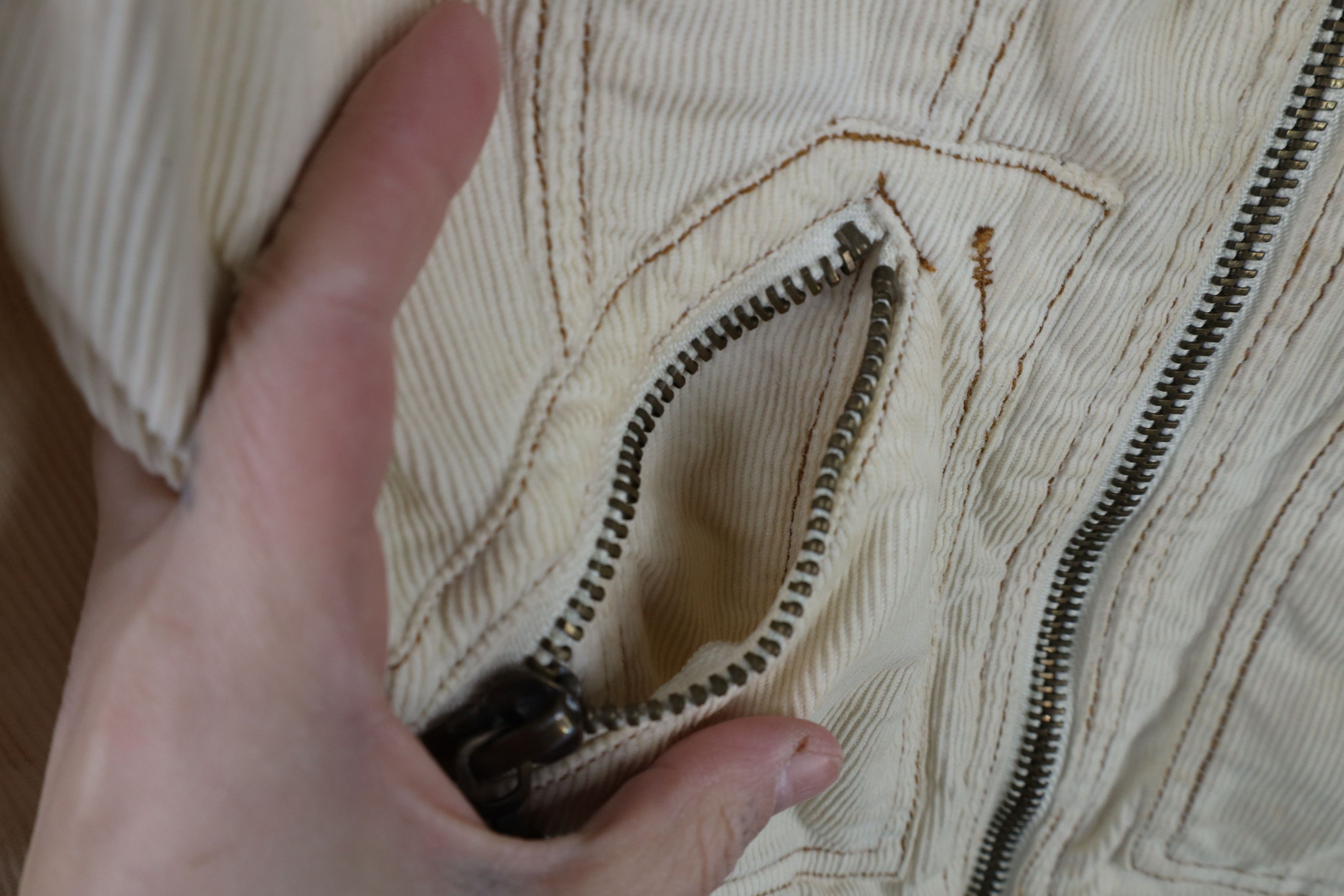 Guess × Vintage Vintage 90s Y2K Guess Fur Trim Corduroy Trucker Jacket Cream Size XS / US 0-2 / IT 36-38 - 5 Thumbnail