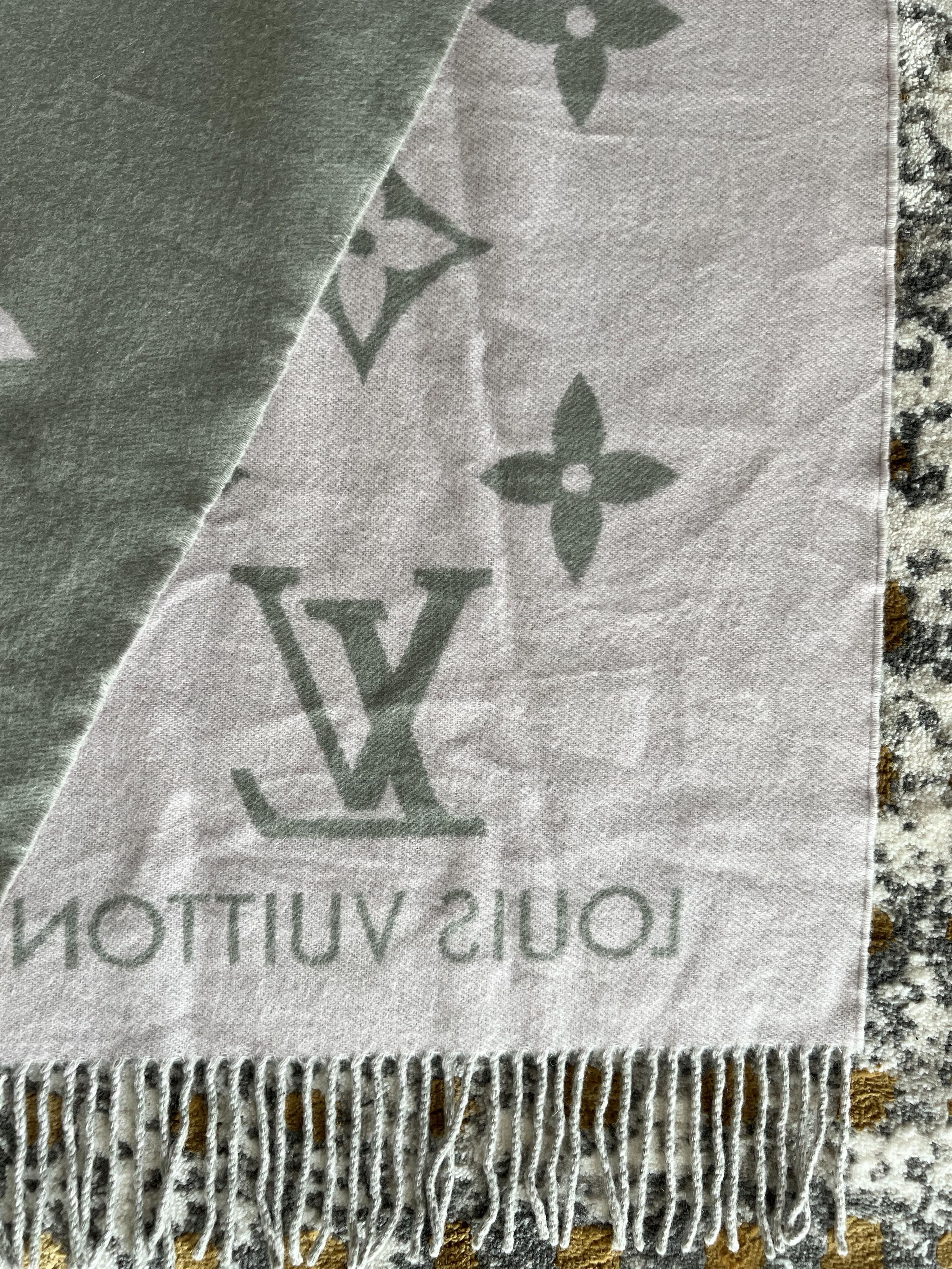 Louis Vuitton Louis Vuitton Reykjavik Muffler Scarf Cashmere Grey Size ONE SIZE - 2 Thumbnail