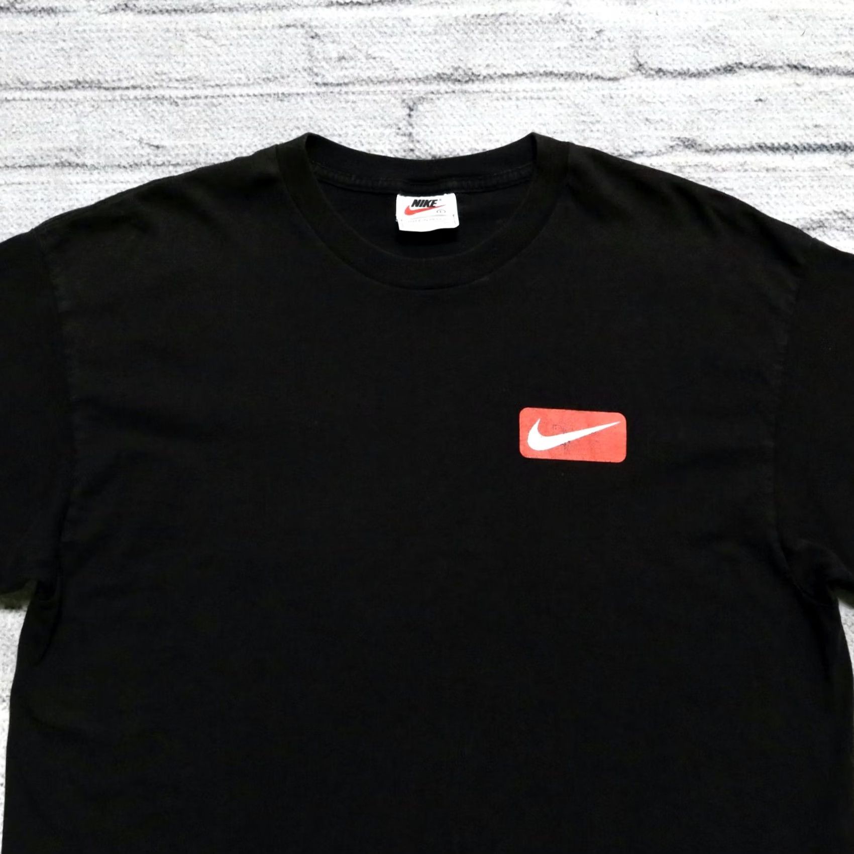 Nike VINTAGE Nike Big Swoosh Logo Shirt Mens L Black Size US L / EU 52-54 / 3 - 4 Thumbnail