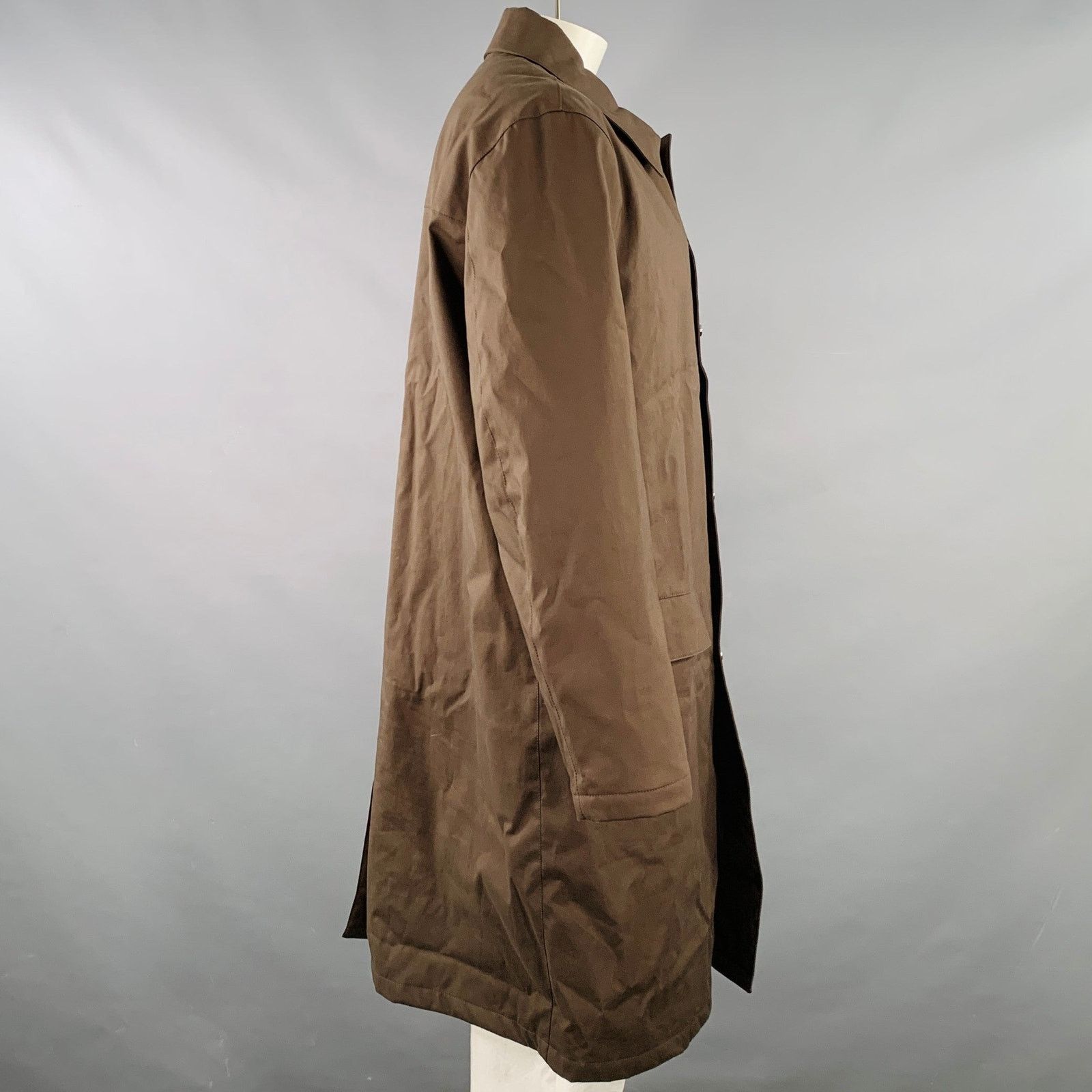 Salvatore Ferragamo Size 44 Brown Cotton Blend Turn Lock Coat Size US L / EU 52-54 / 3 - 3 Thumbnail