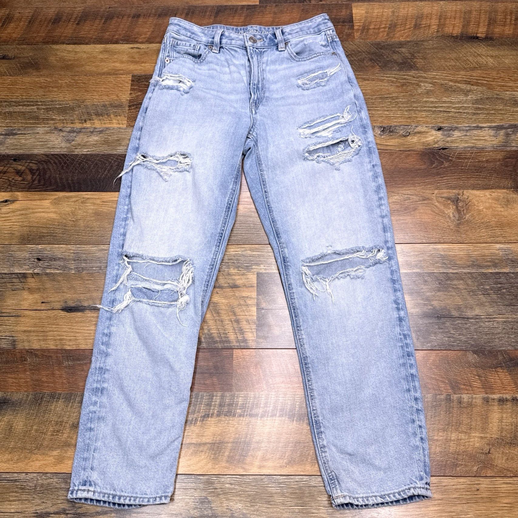 American Eagle Outfitters VINTAGE? No. American Eagle Outfitters Mom Jeans, 2 Regular, Distressed, Light Wash, 26 Inseam 26, 5-Pocket, Denim Size 26" / US 2 / IT 38 - 2 Thumbnail