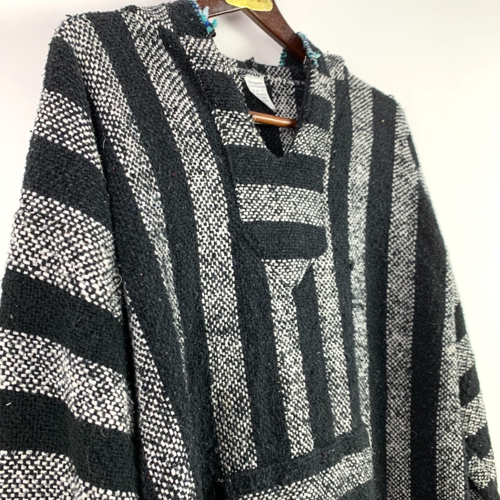 Vintage VINTAGE Artesanias Juan Cnamatzi Black White Knit Baja Pullover Hoodie XL Mexico Mens Size US XL / EU 56 / 4 - 2 Thumbnail