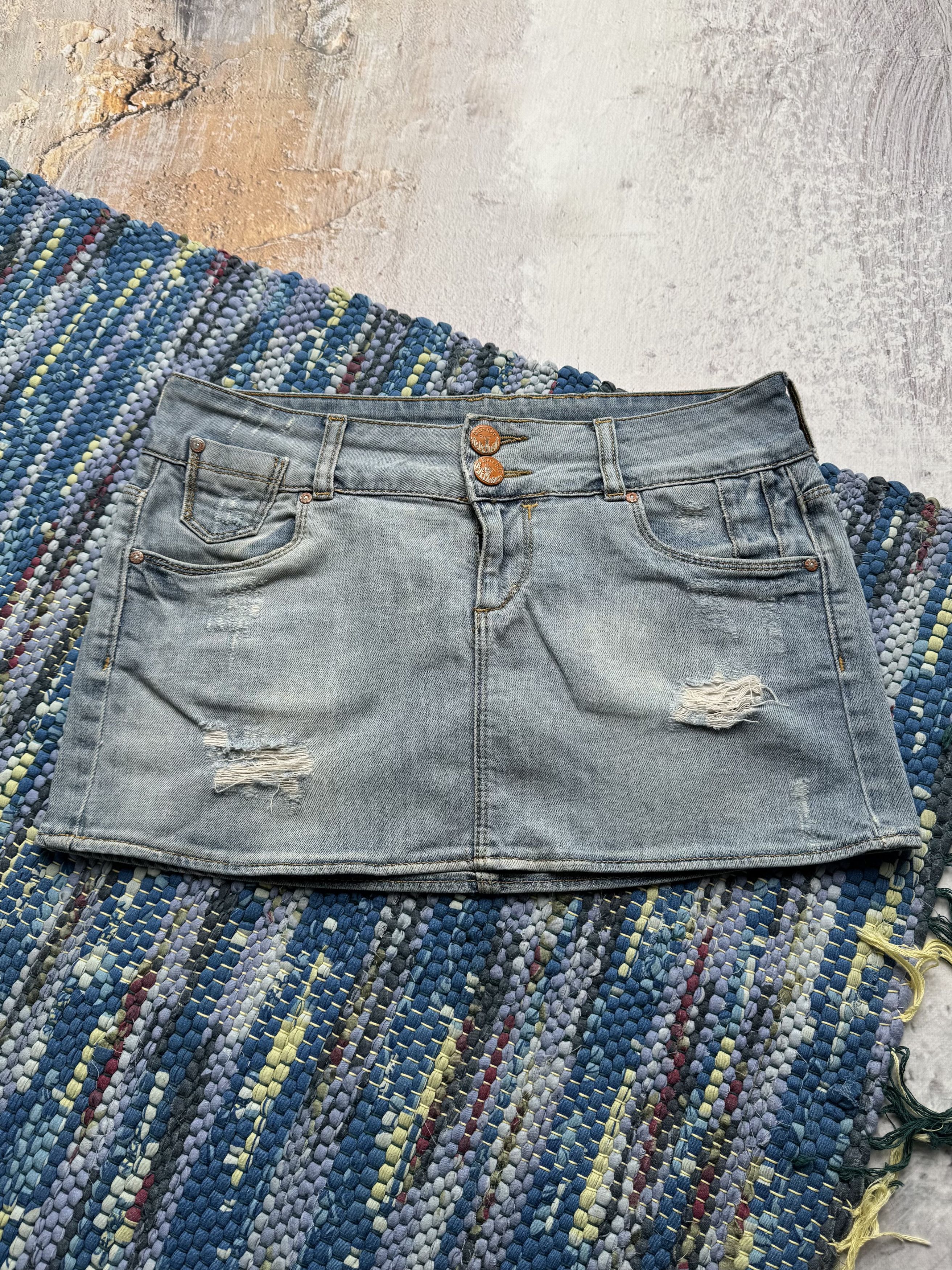 Vintage Vintage Denim Mini Skirt Low Rise Distressed Y2K Jean Skirt Size 30" / US 8 / IT 44 - 1 Thumbnail