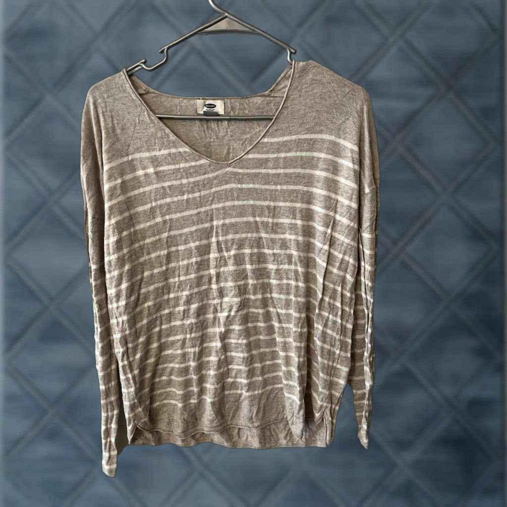 Old Navy Vintage Old Navy Women’s Size Small Sweater L/S Gray Stripe V-Neck Knit Size S / US 4 / IT 40 - 1 Thumbnail