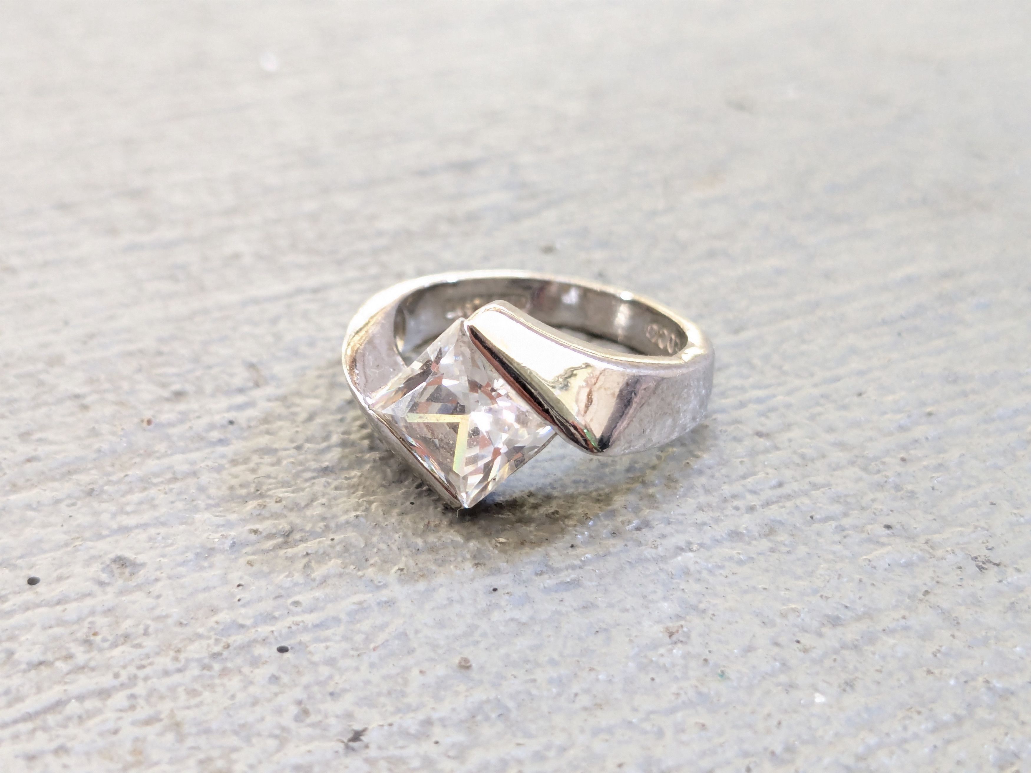 Jewelry Vintage Sterling Silver Ring 6.75 CZ Square Band Modern Size ONE SIZE - 1 Thumbnail
