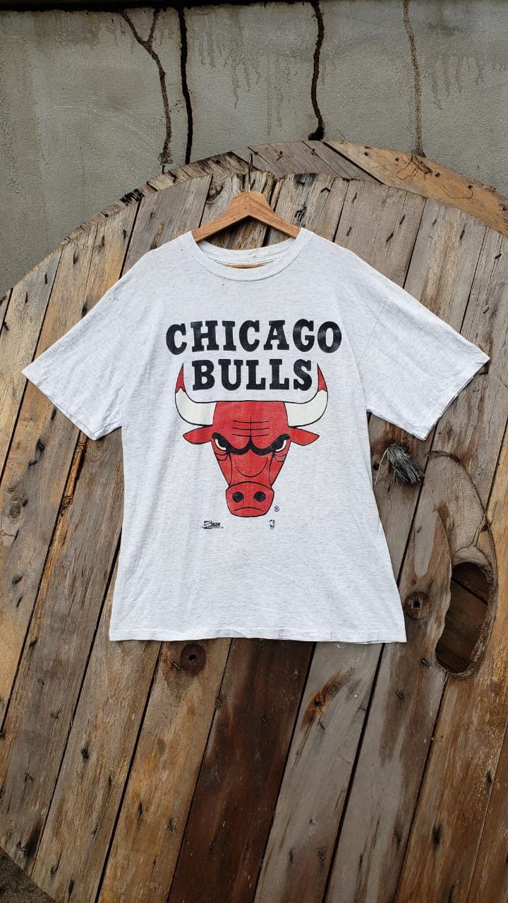 NBA × Salem Sportswear × Vintage Vintage Salem MLB Chicago Bulls Big Logo Graphic Tshirt Size US L / EU 52-54 / 3 - 1 Thumbnail