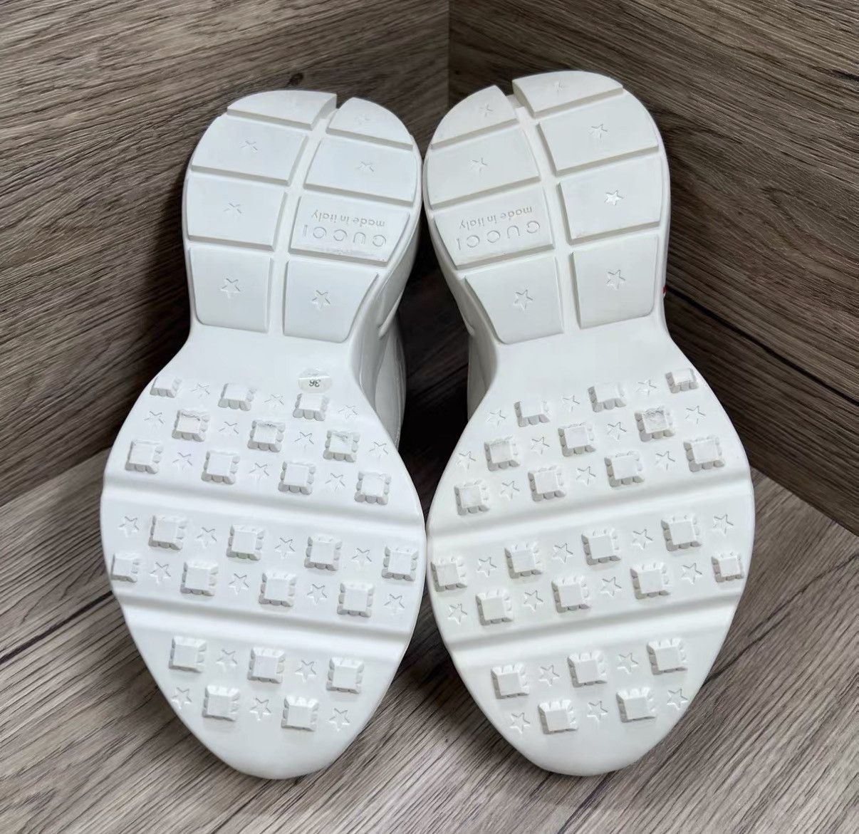 Gucci Gucci Rhyton Apple Double G Dad Sneakers J41 Size US 6 / IT 36 - 4 Thumbnail